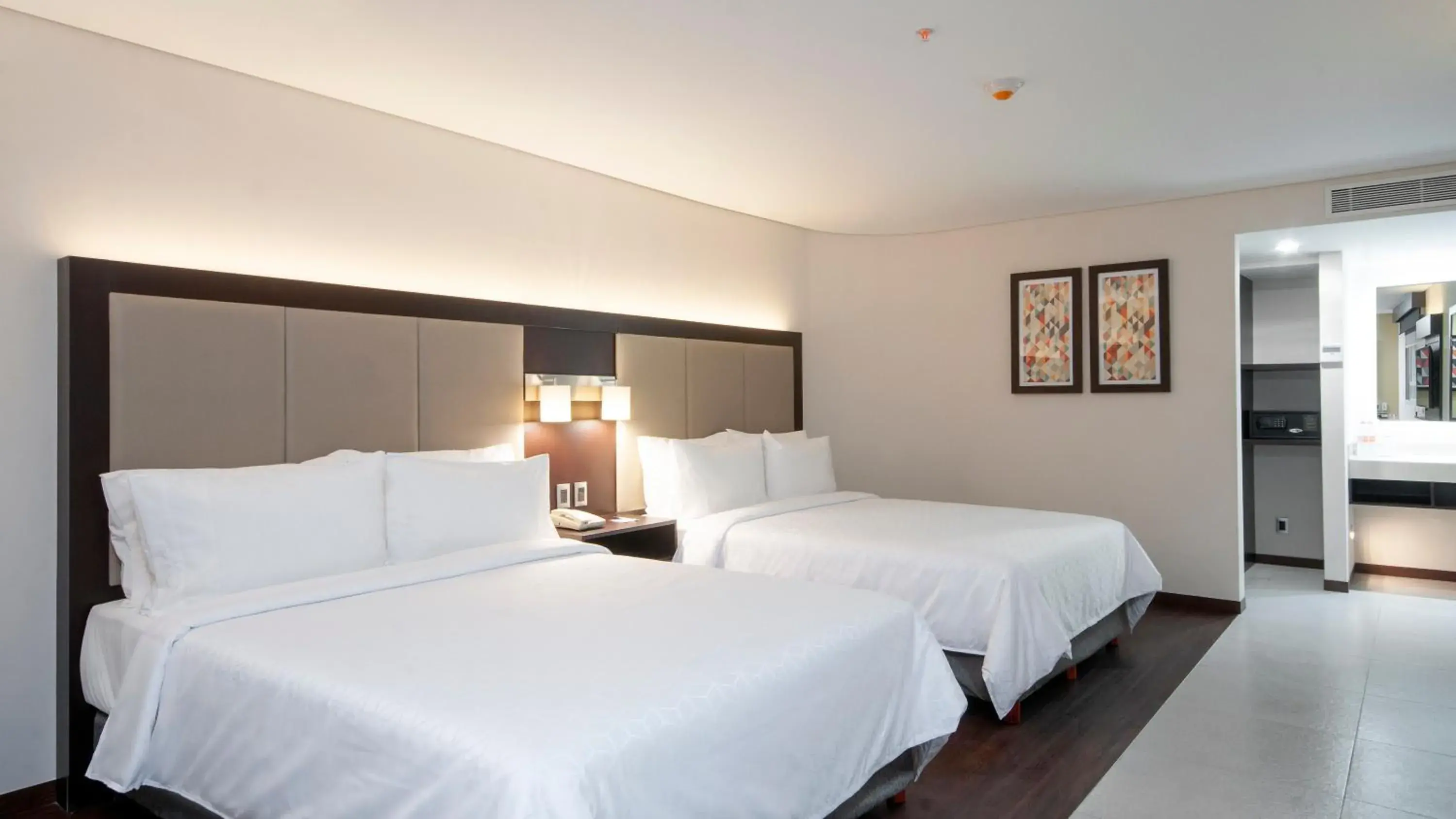 Standard Room with Two Queen Beds in Holiday Inn Express - Mexico Basilica by IHG Standard Room with Two Queen Beds in Holiday Inn Express - Mexico Basilica by IHG