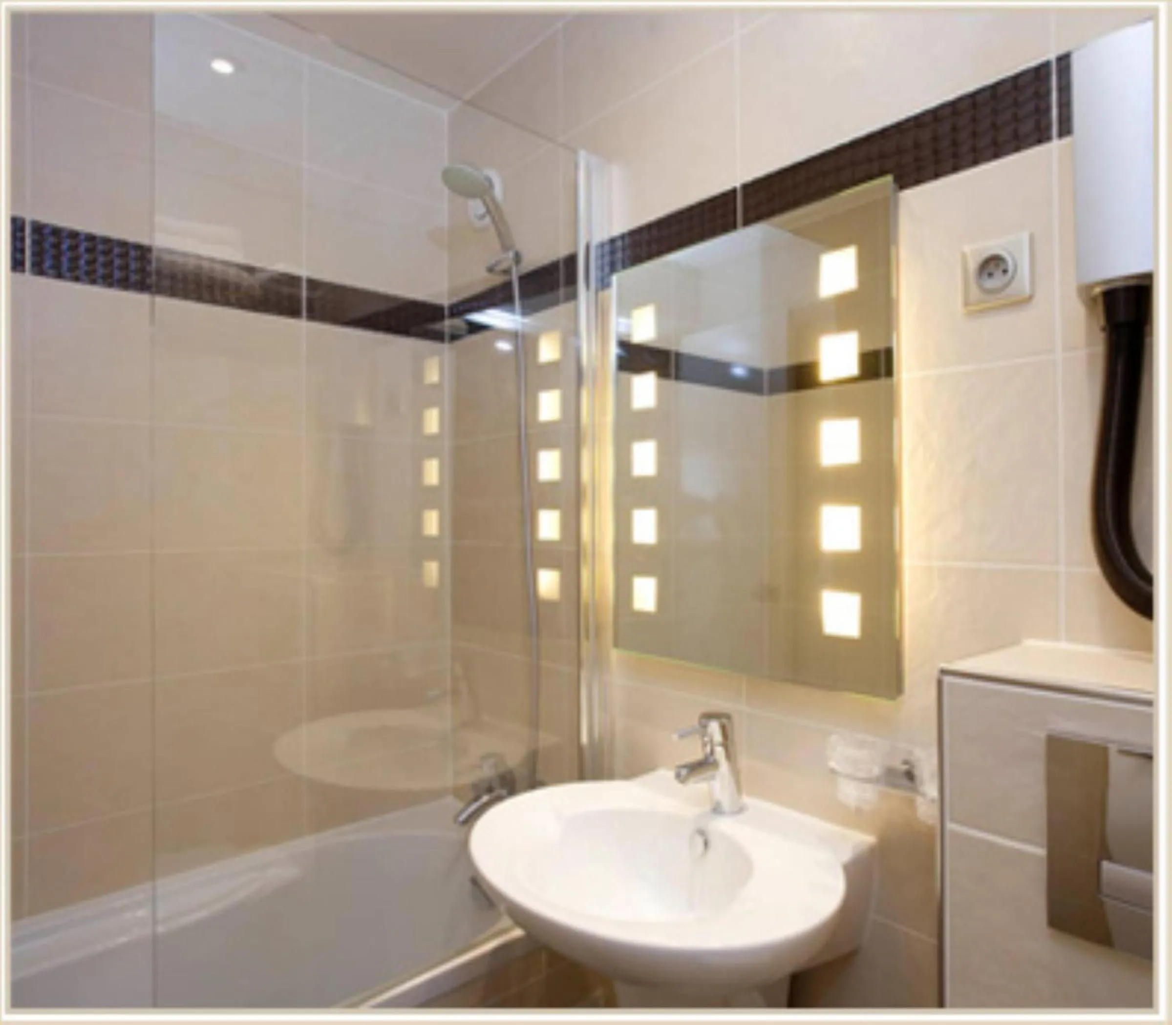 Bathroom in Eiffel Kennedy