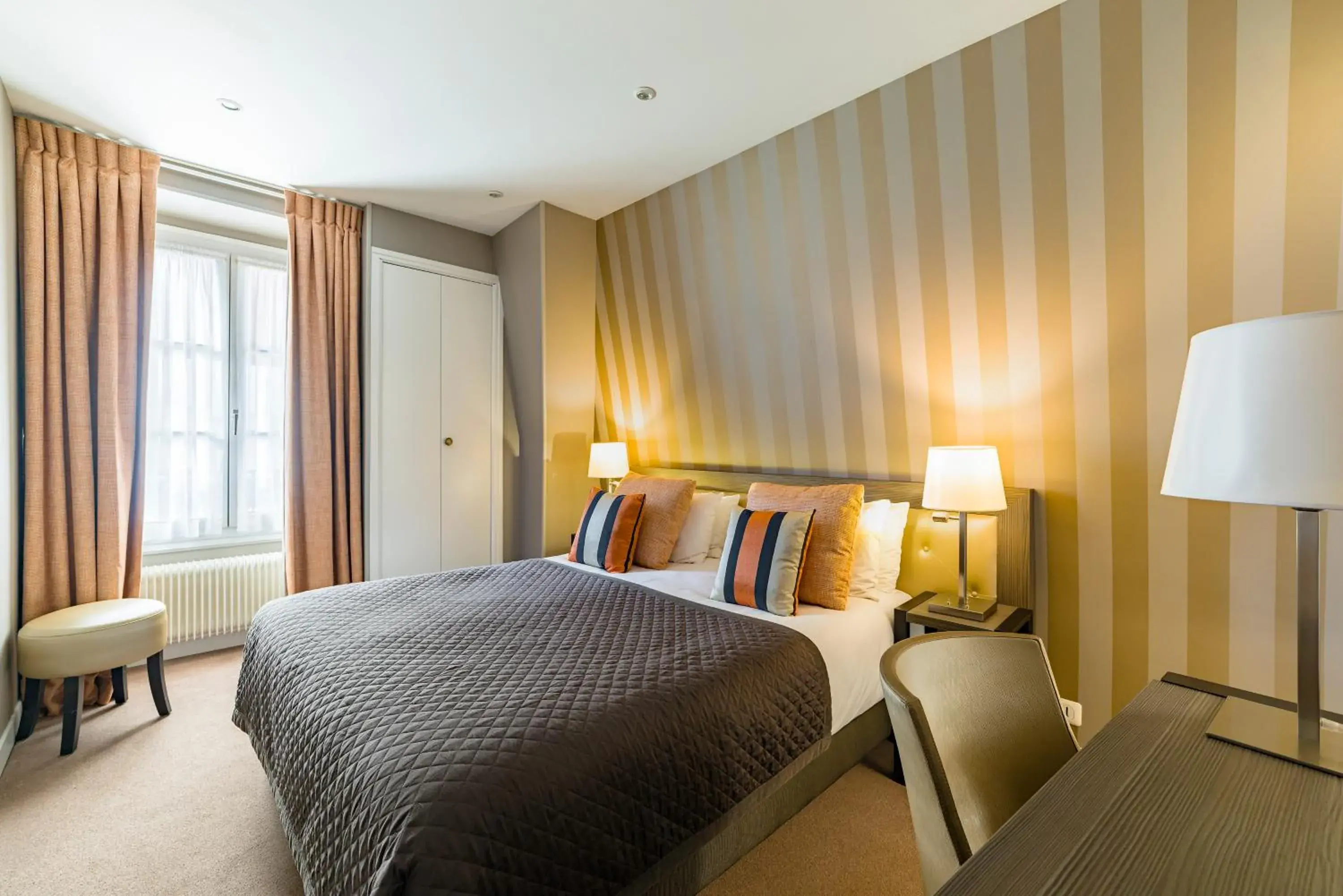 Double Room in Eiffel Kennedy Double Room in Eiffel Kennedy