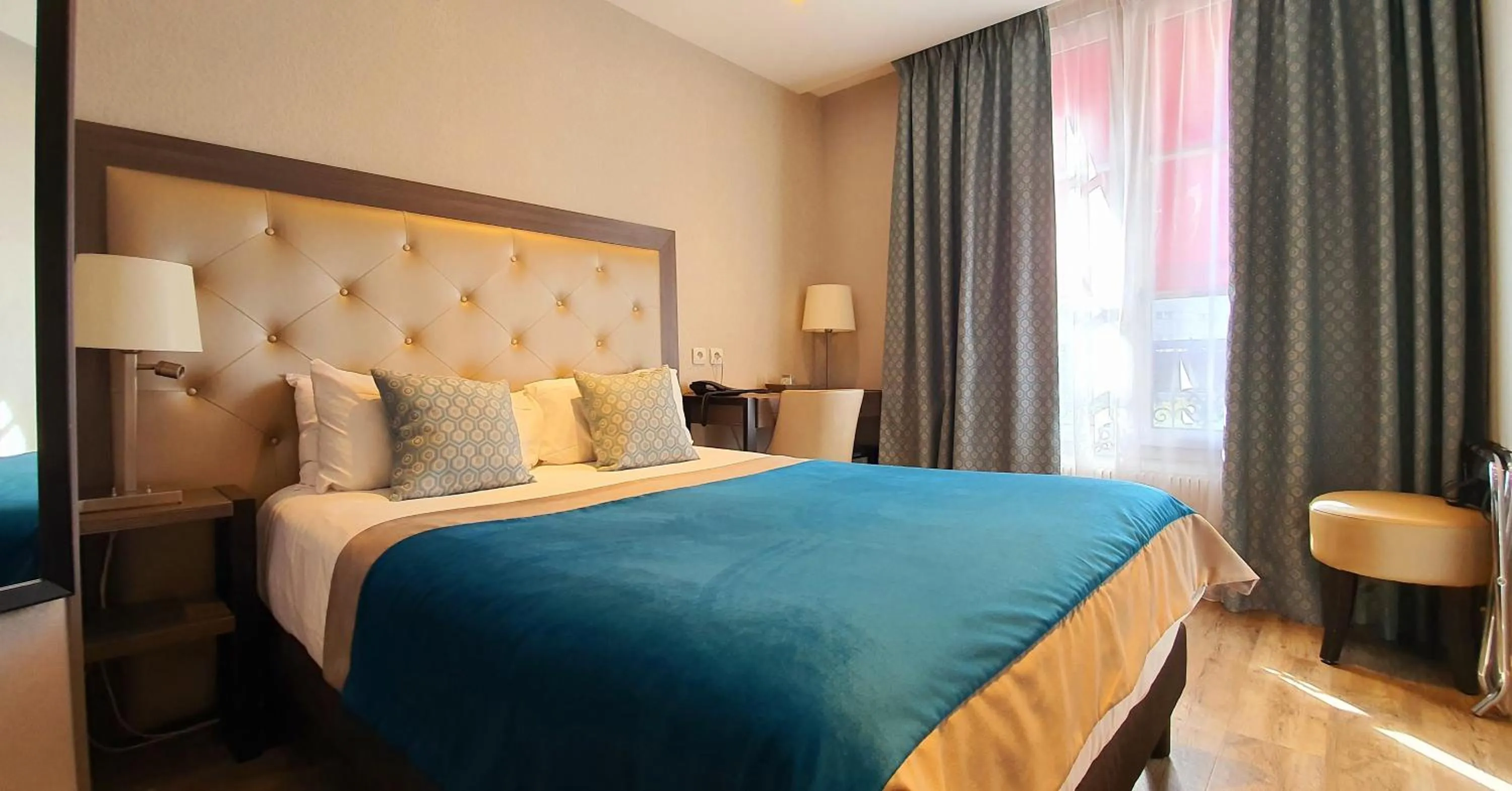 Bedroom, Bed in Eiffel Kennedy