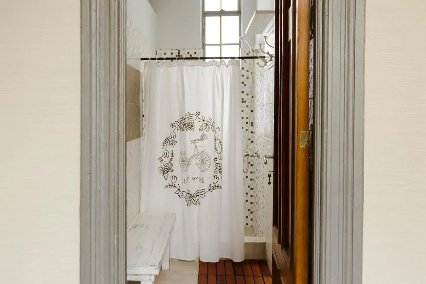 Shower in Che Juan Hostel BA