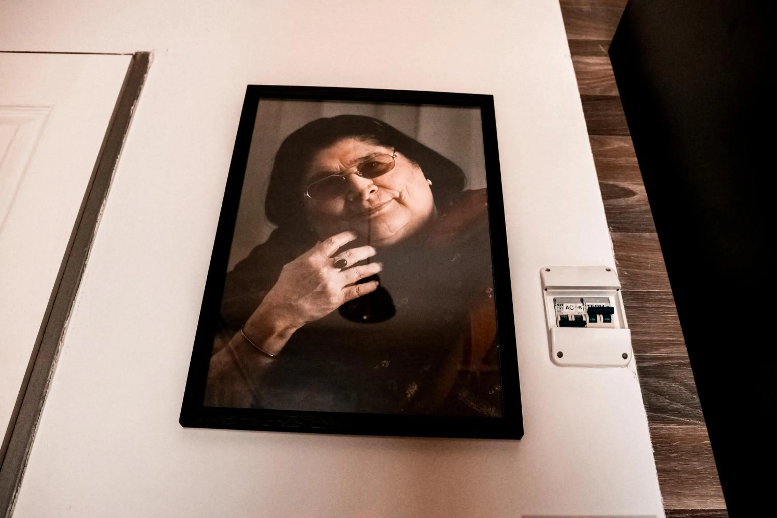 Logo/Certificate/Sign in Che Juan Hostel BA