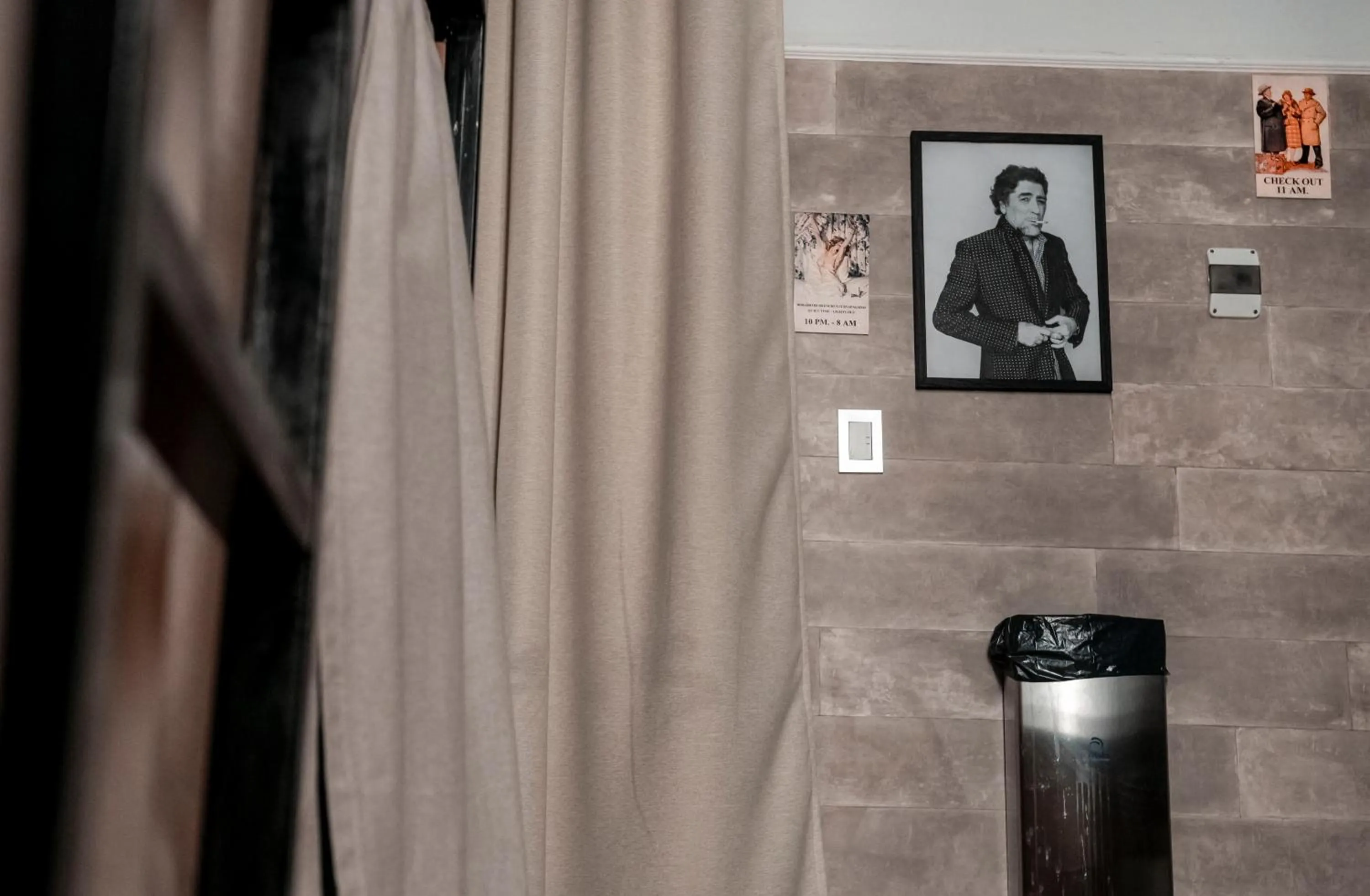 Logo/Certificate/Sign in Che Juan Hostel BA