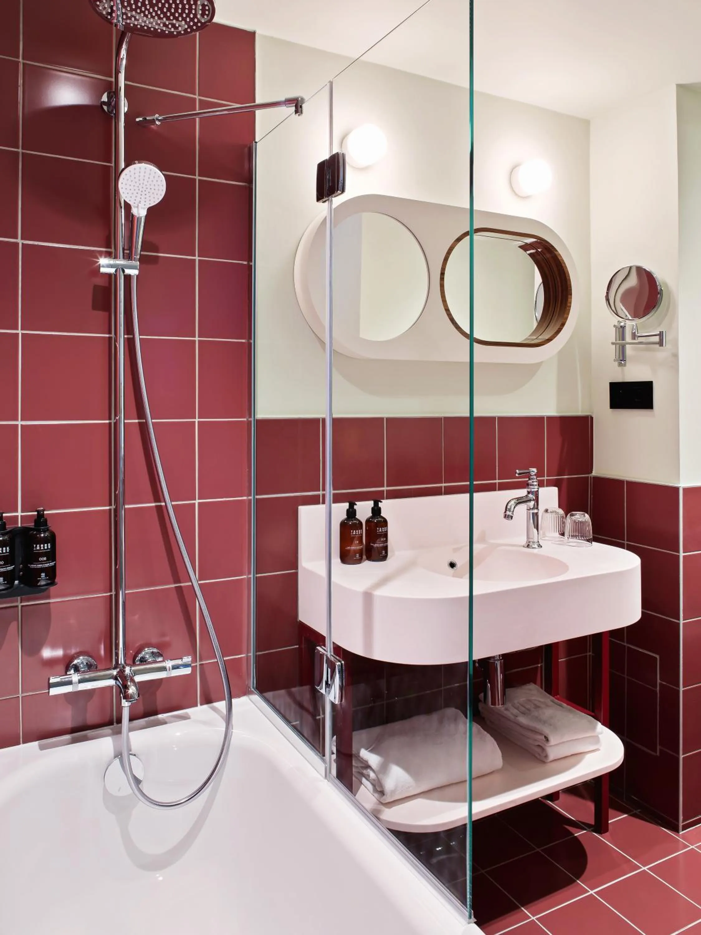 Bathroom in Hôtel Mercedes