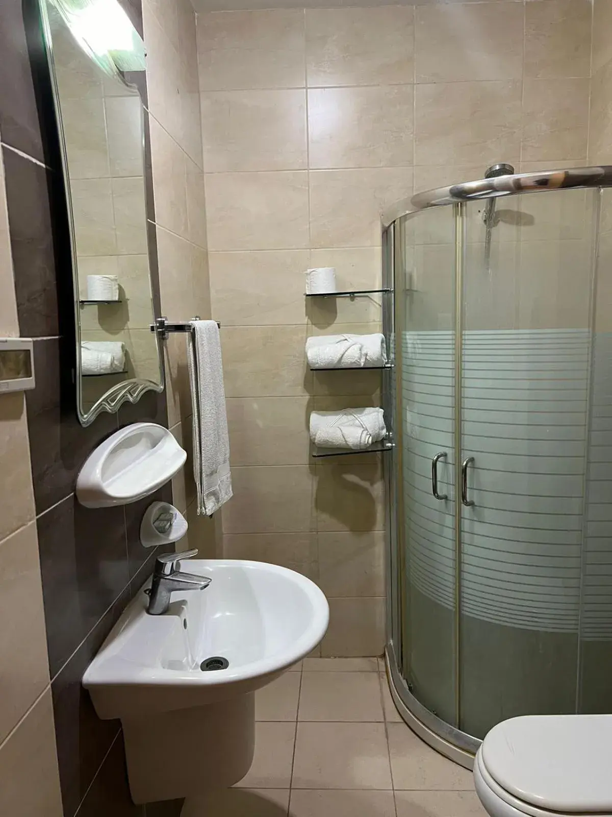 Deluxe Double or Twin Room in Sufara Hotel Suites Deluxe Double or Twin Room in Sufara Hotel Suites