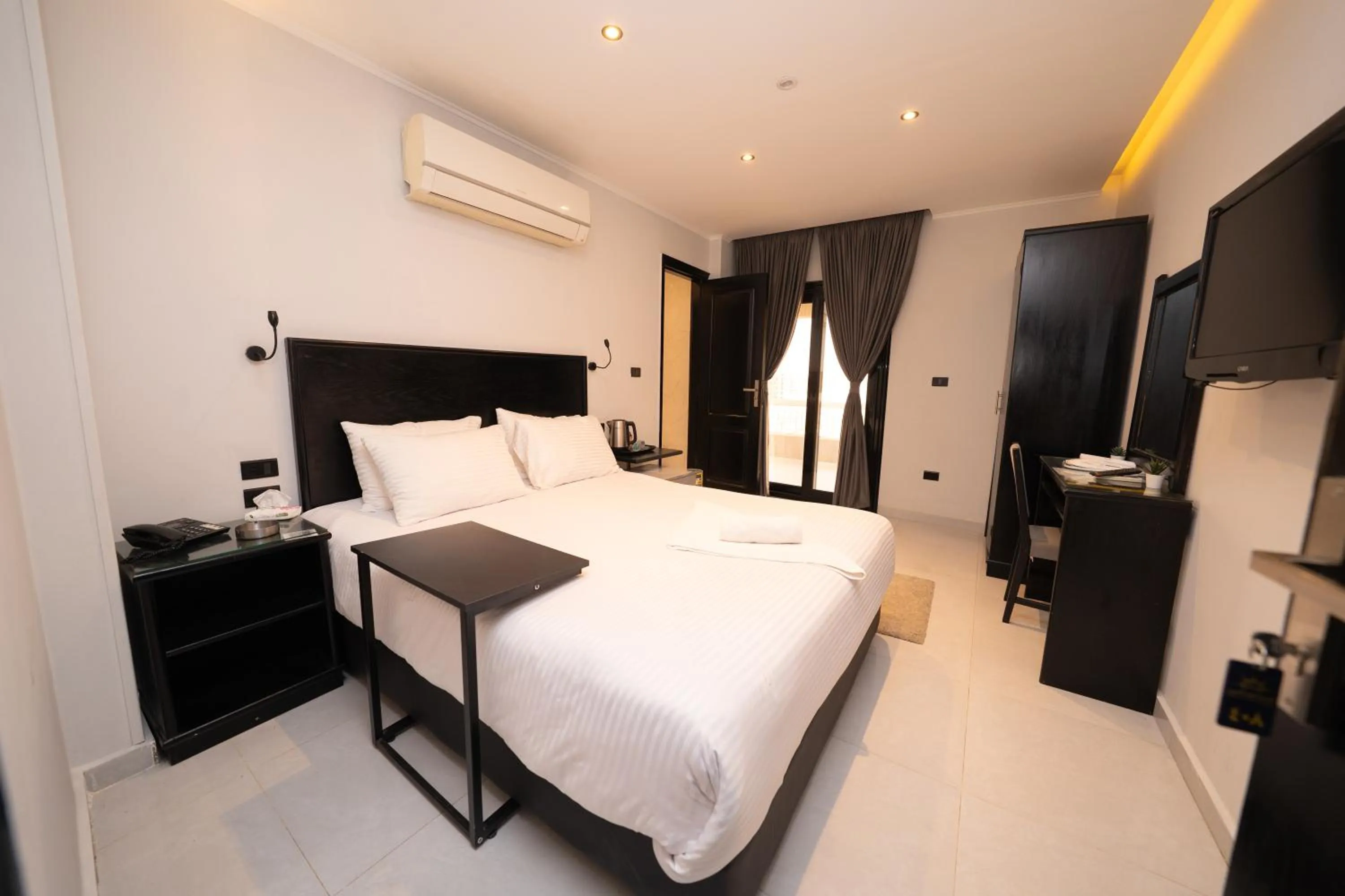 Bedroom, Bed in Helio Cairo Hotel