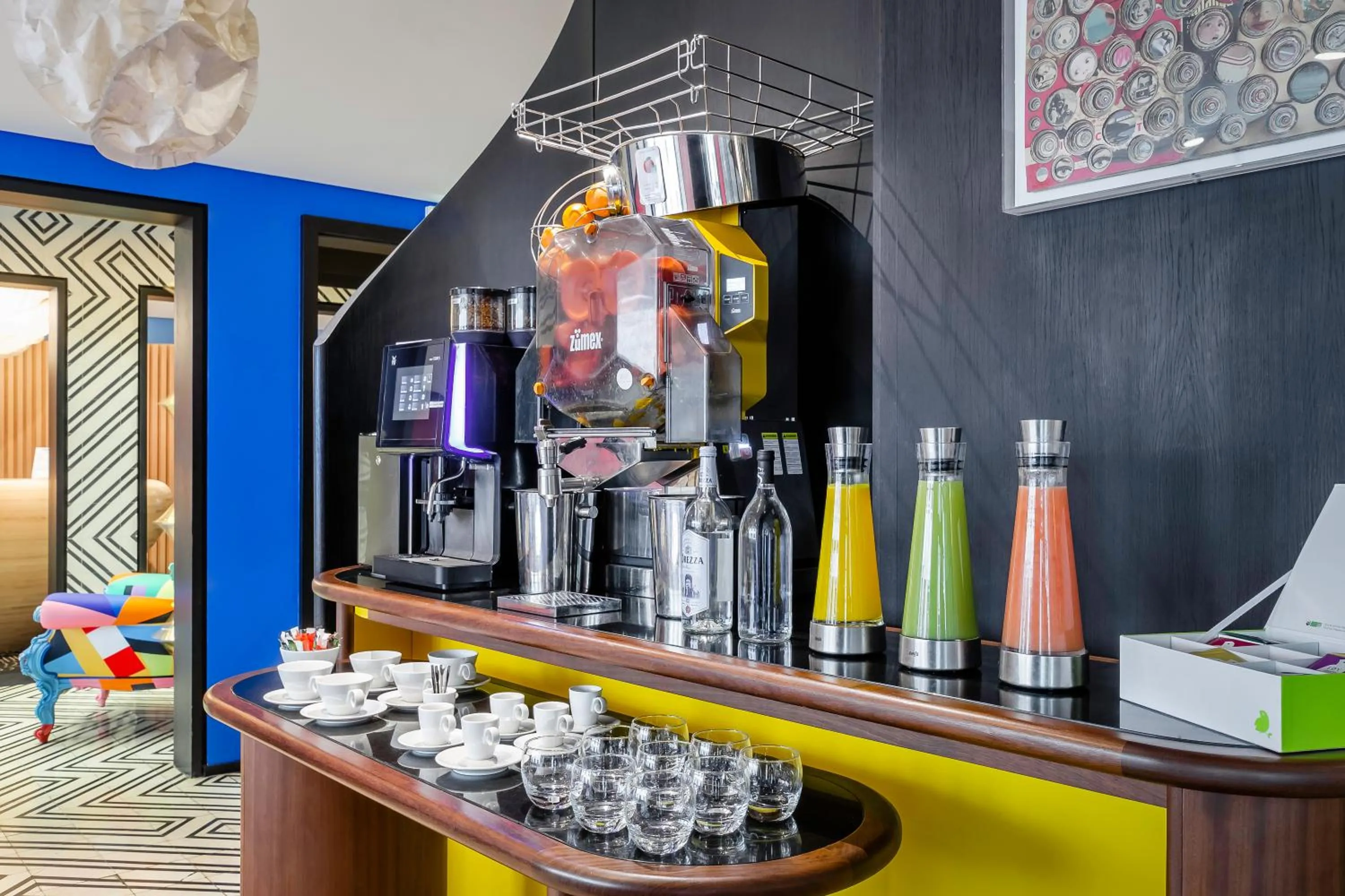 Coffee/tea facilities in Hôtel du Ministère