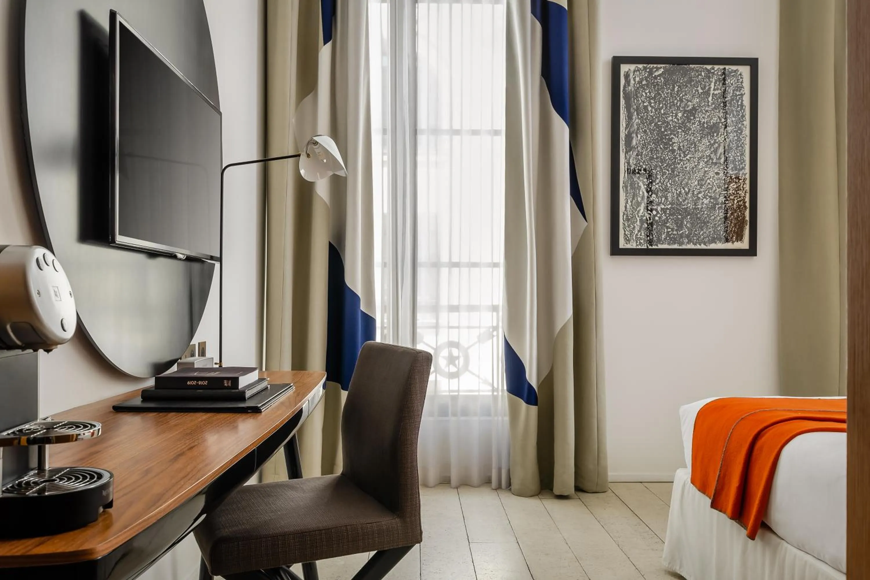 TV and multimedia, Bed in Hôtel du Ministère