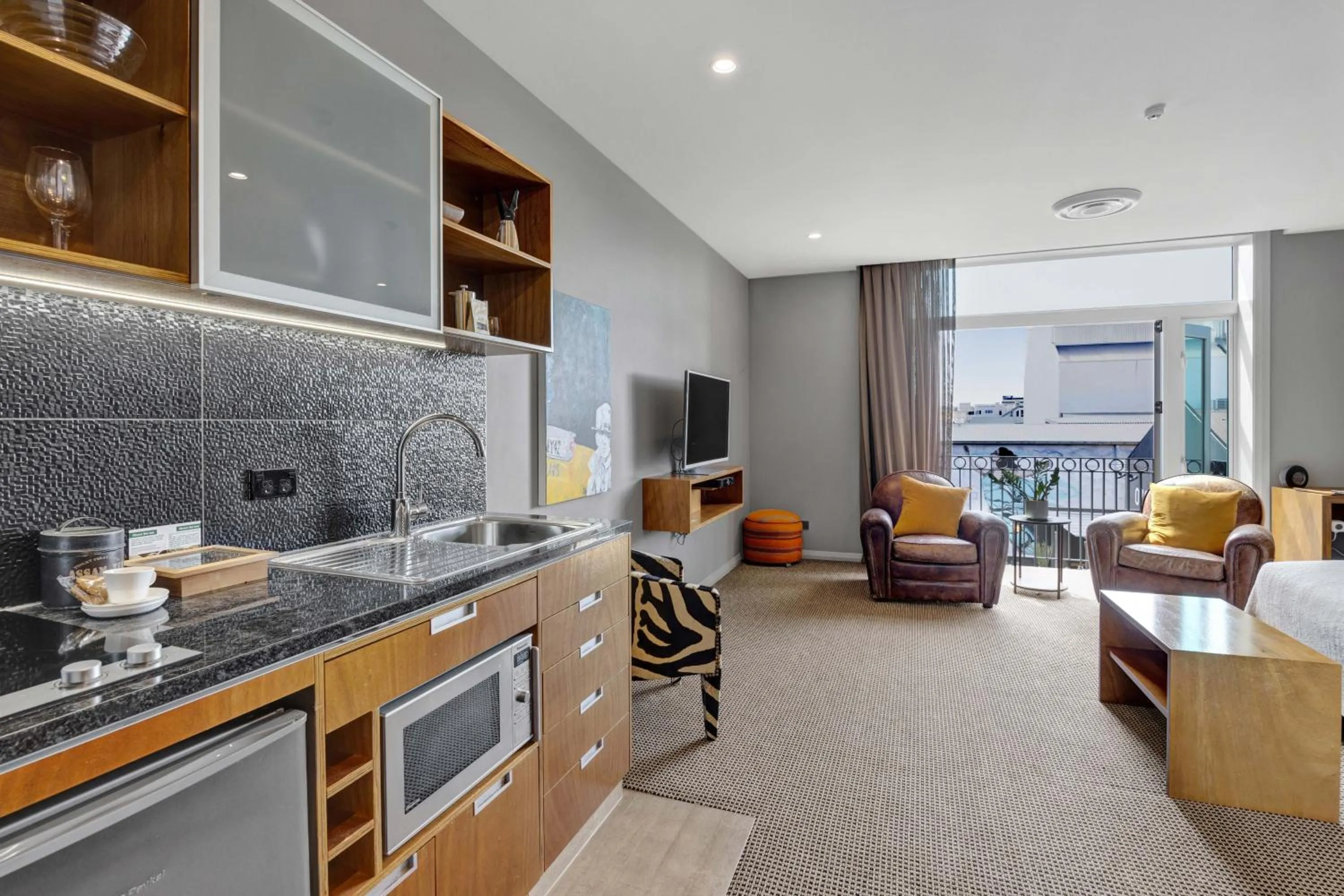 Kitchen or kitchenette in King and Queen Hotel Suites