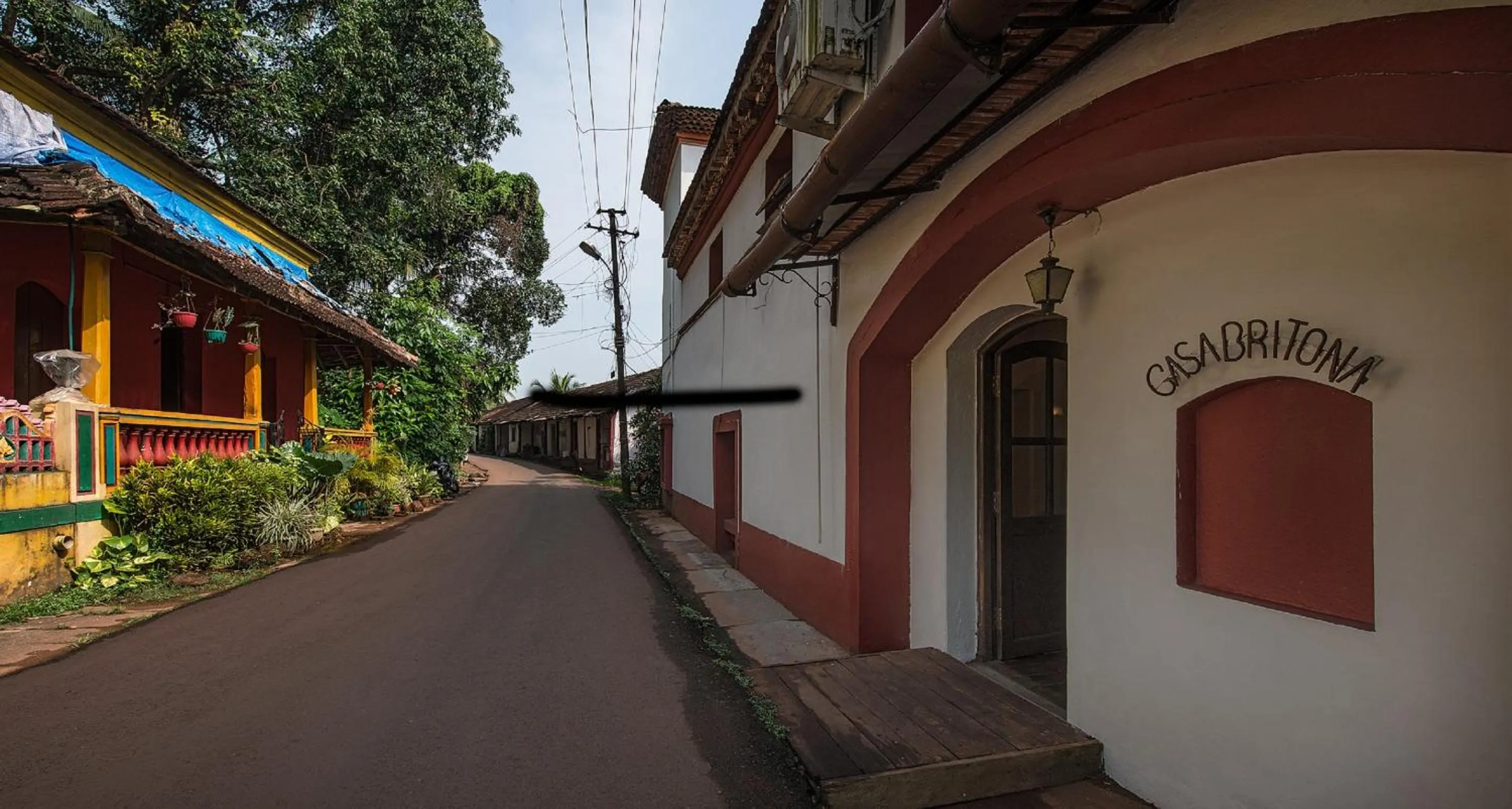 Facade/entrance in Casa Britona