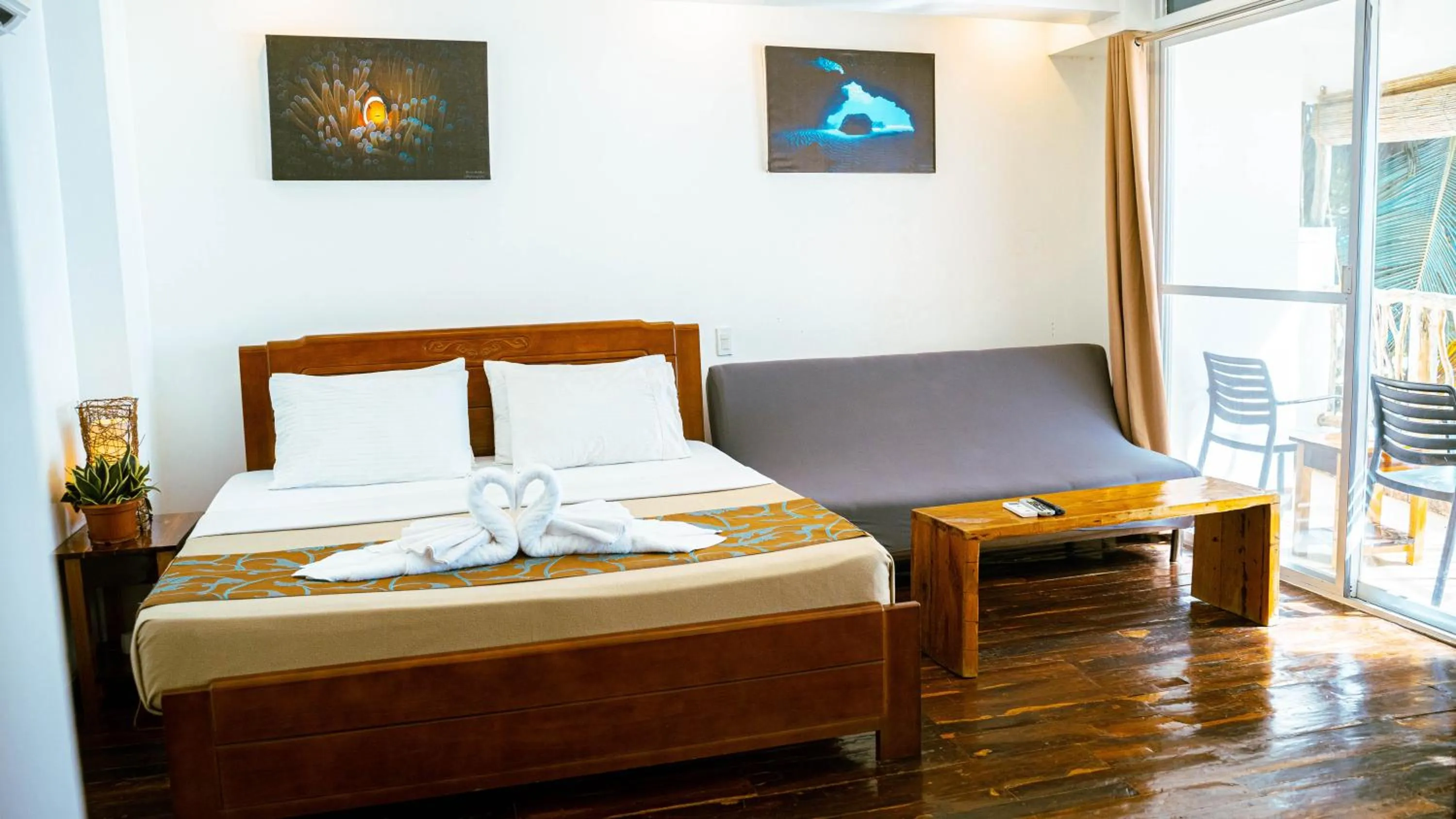 Bedroom, Bed in DiveGurus Boracay Beach Resort