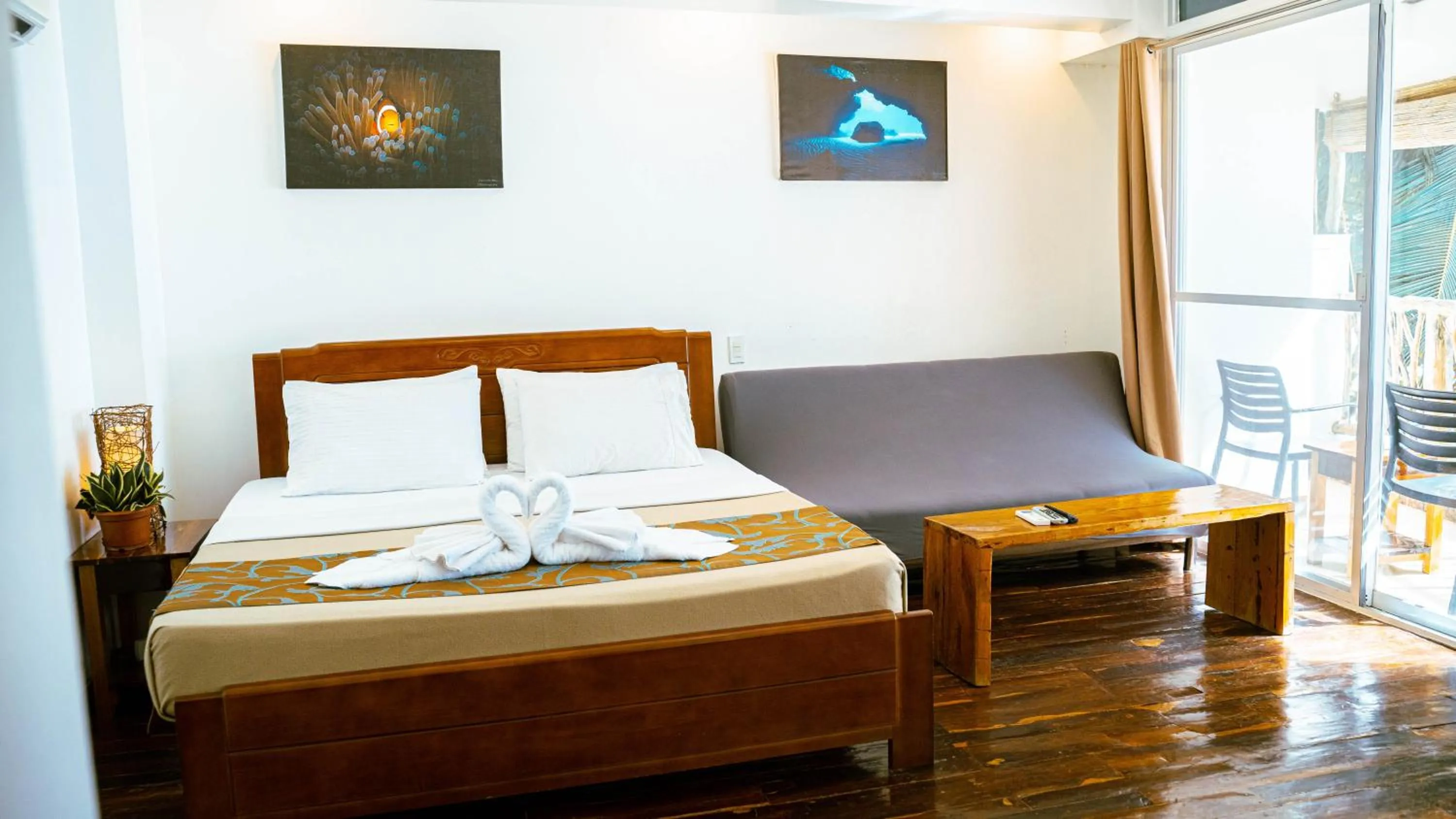 Bedroom, Bed in DiveGurus Boracay Beach Resort