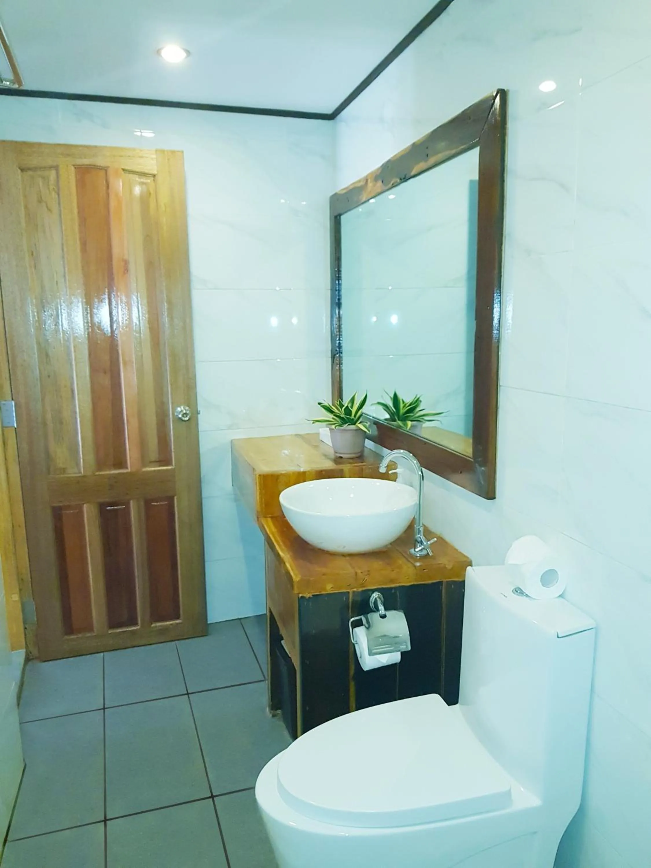 Toilet in DiveGurus Boracay Beach Resort