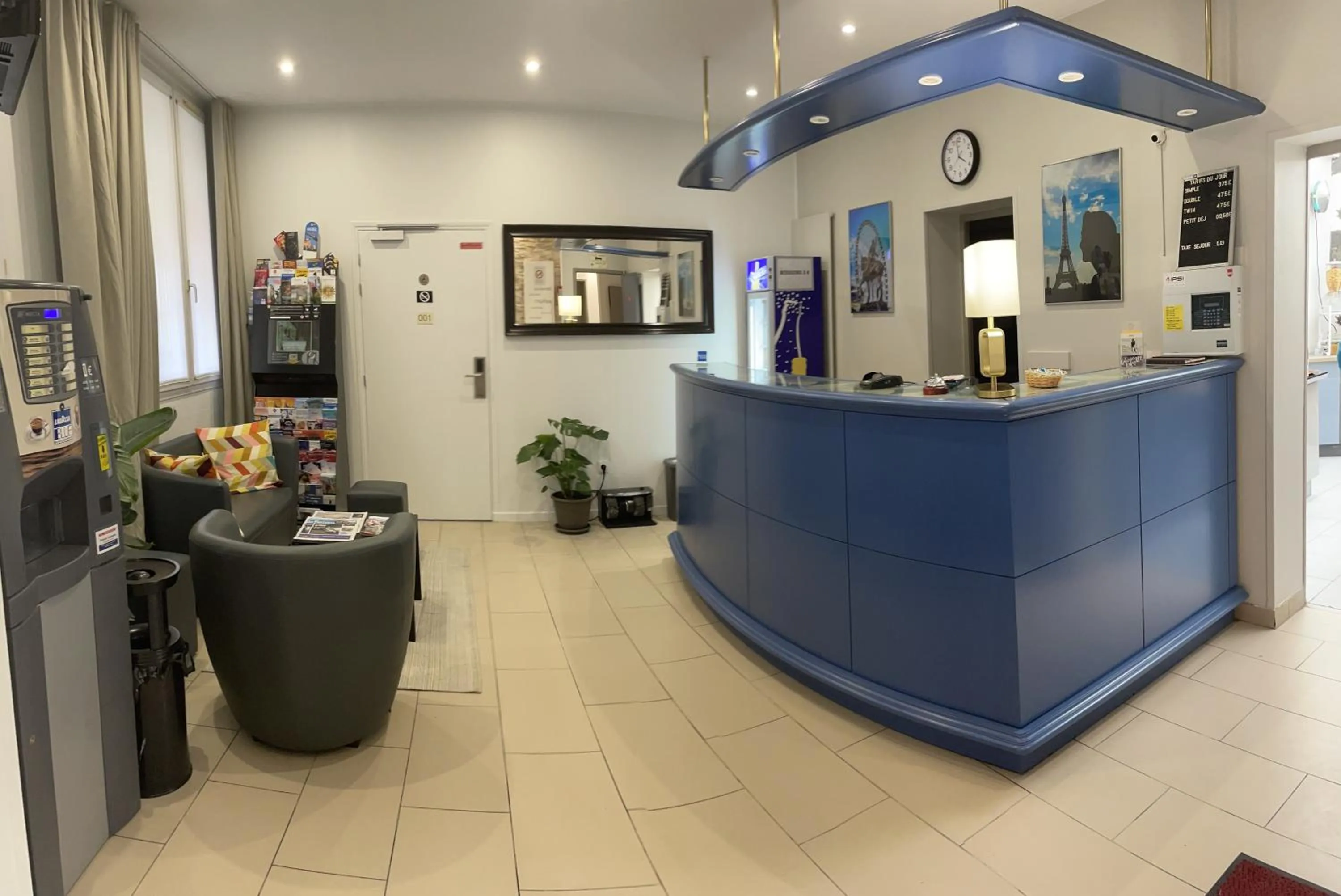 Lobby or reception in Hipotel Lilas Gambetta