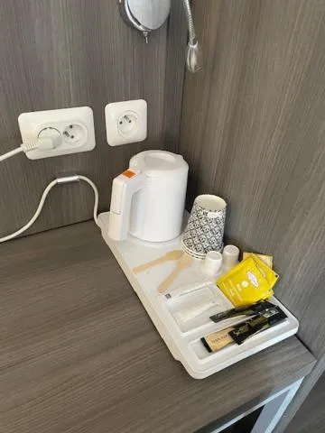 Coffee/tea facilities in Hipotel Lilas Gambetta