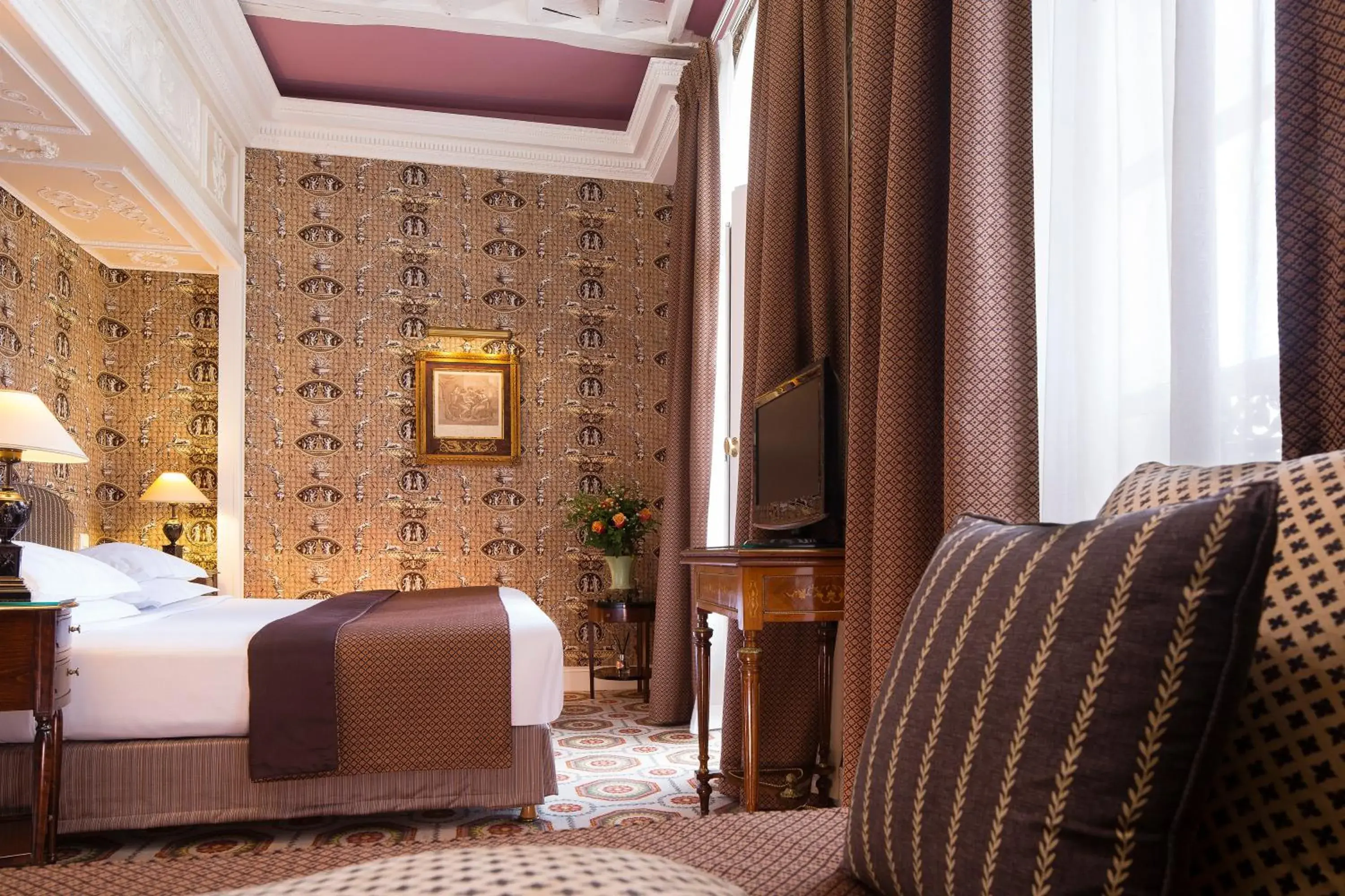 Deluxe Pantheon Room in Hôtel des Grands Hommes Deluxe Pantheon Room in Hôtel des Grands Hommes