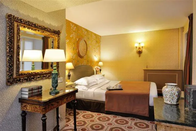 Bed in Hôtel des Grands Hommes