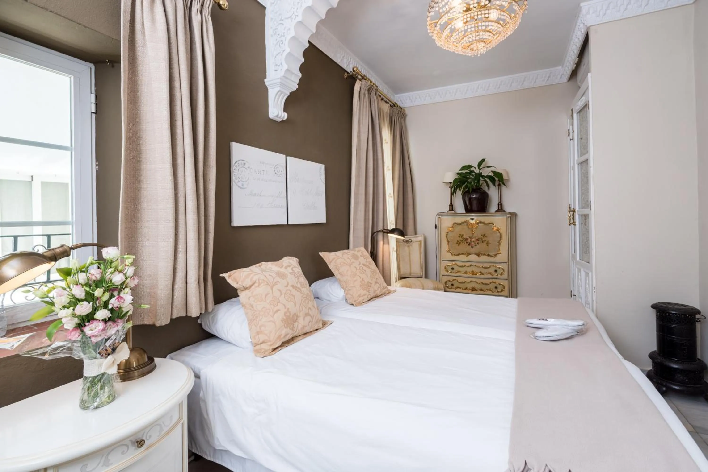 Photo of the whole room, Bed in The Town House