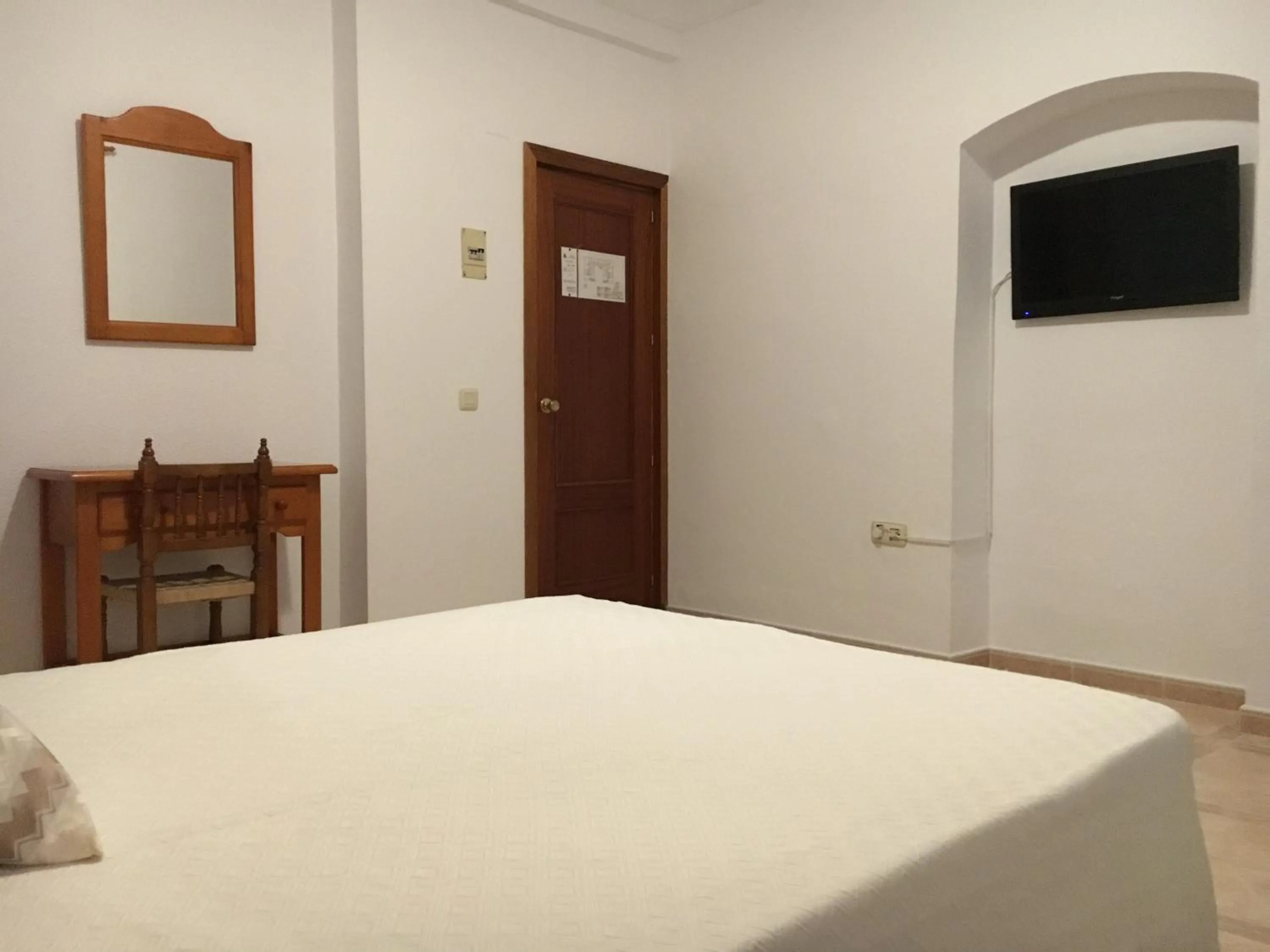 Photo of the whole room in Hostal Barbate