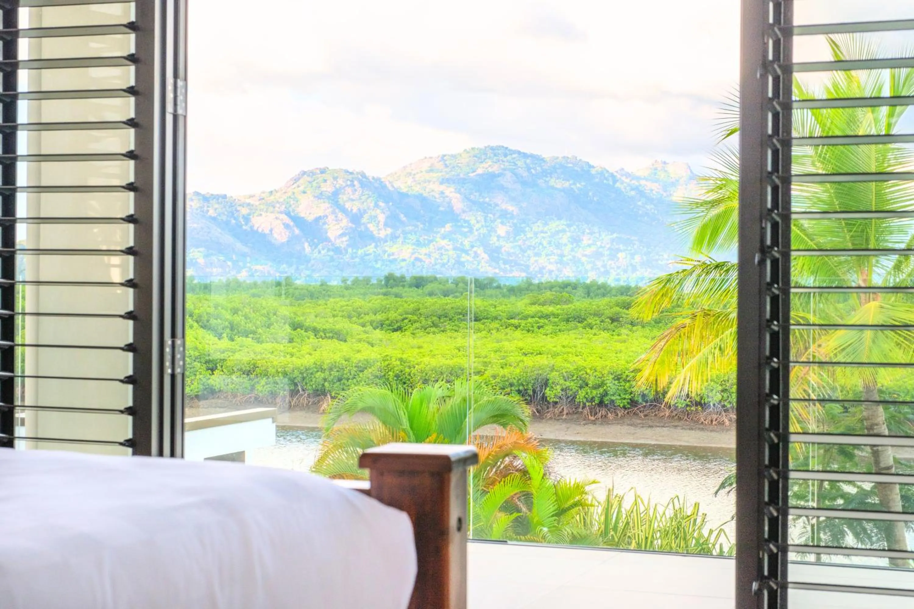 Spring, Bed in Naisoso Island Villas - Fiji