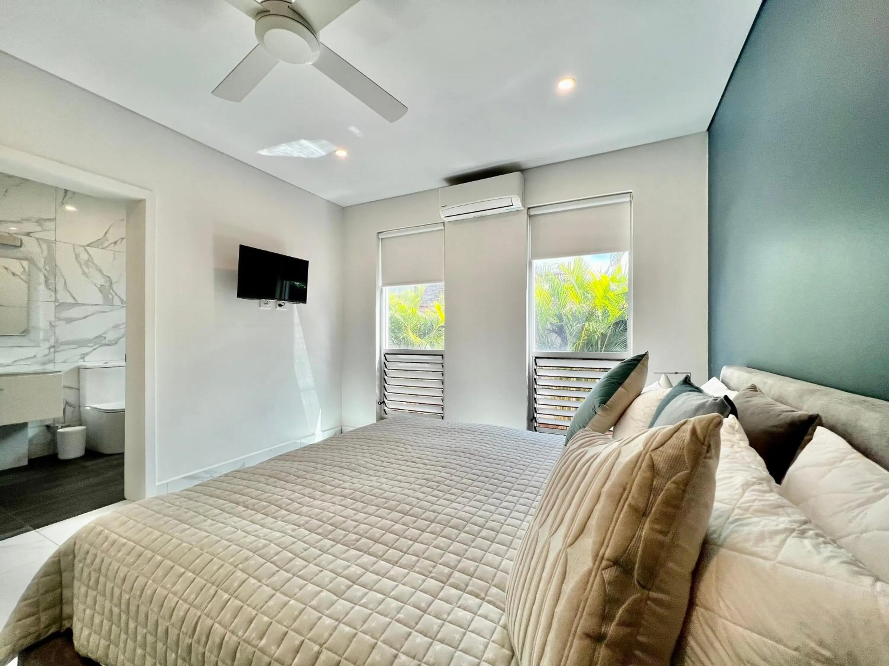 Bedroom, Bed in Naisoso Island Villas - Fiji