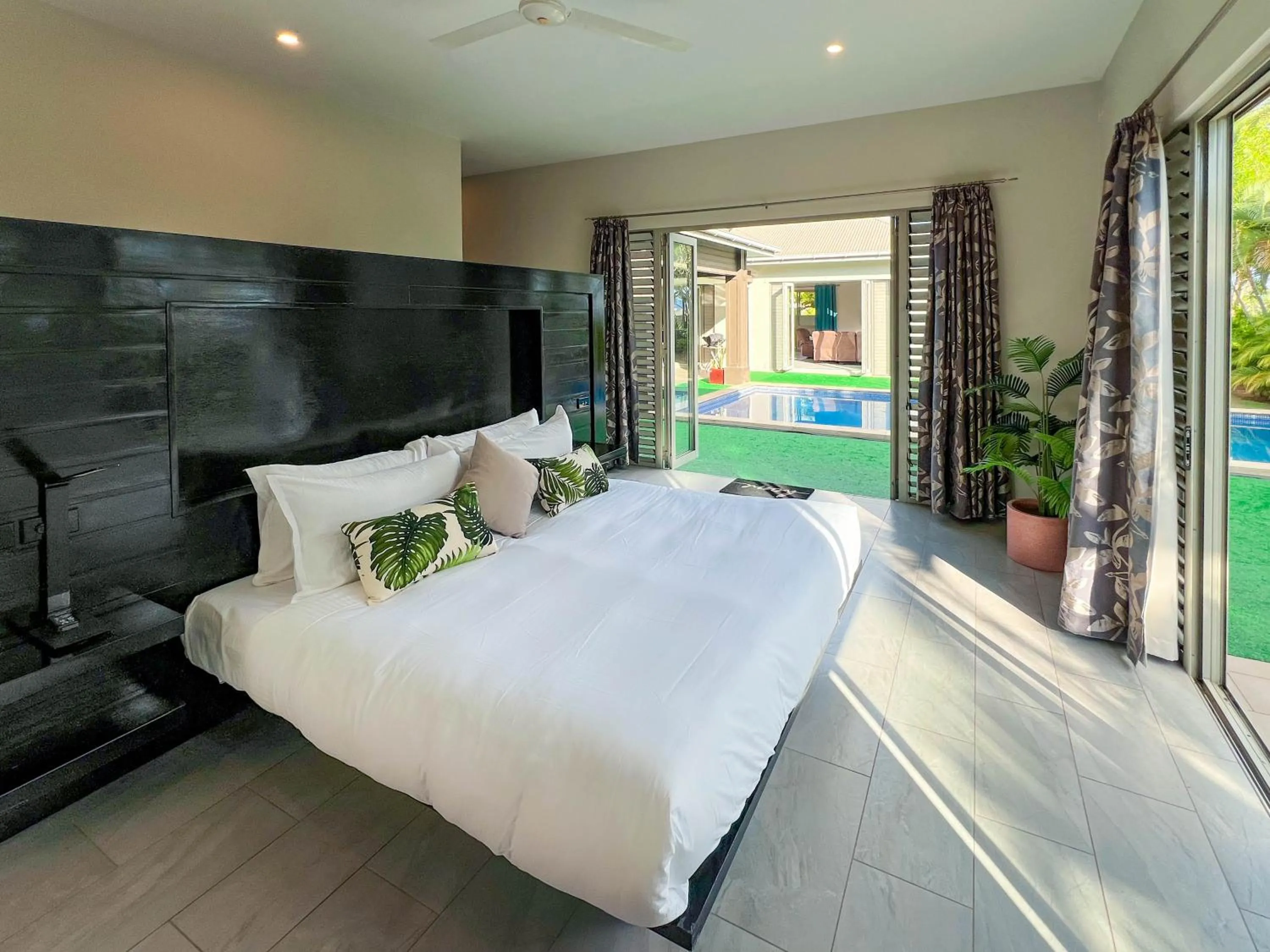 Photo of the whole room, Bed in Naisoso Island Villas - Fiji
