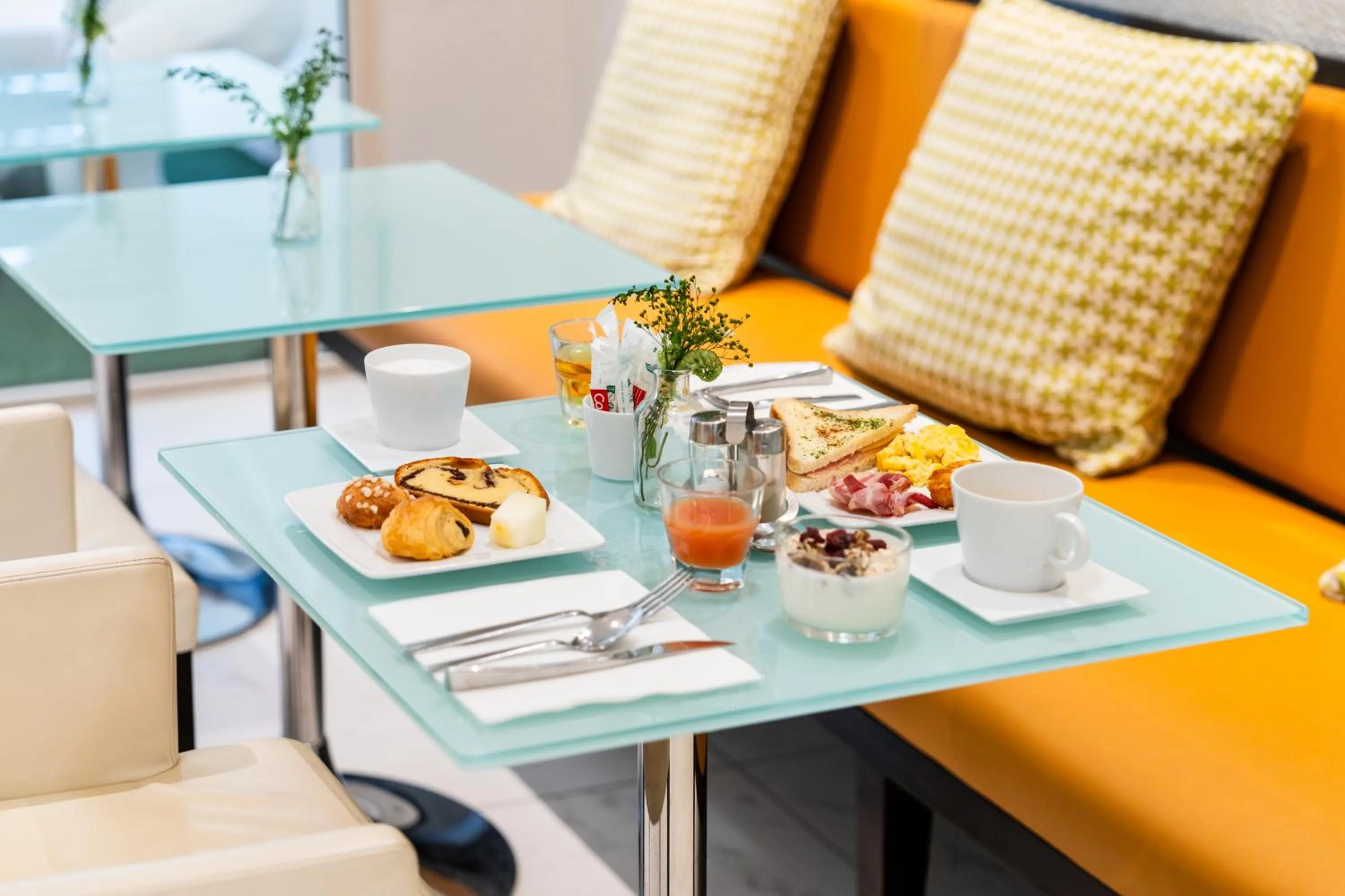 Breakfast in Le 7 Eiffel Hotel by Malone