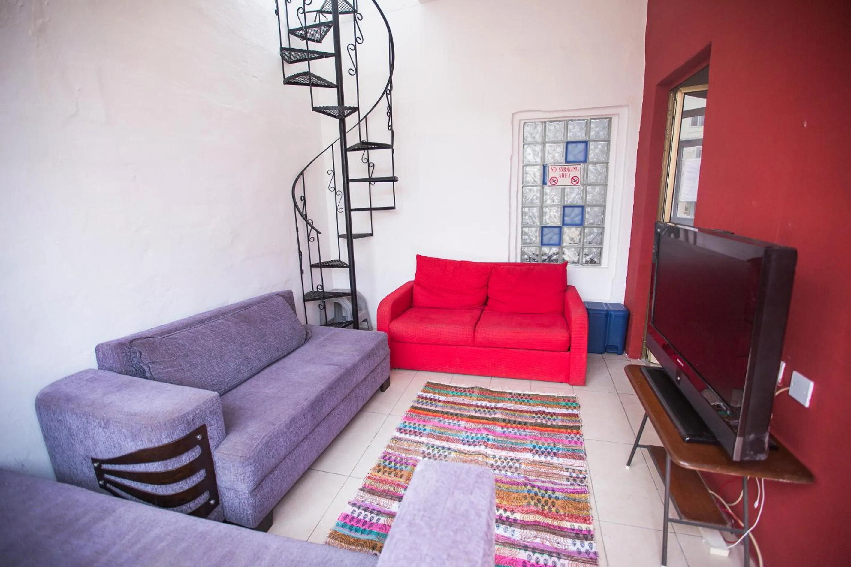 Communal lounge/ TV room in Granny's Inn Hostel