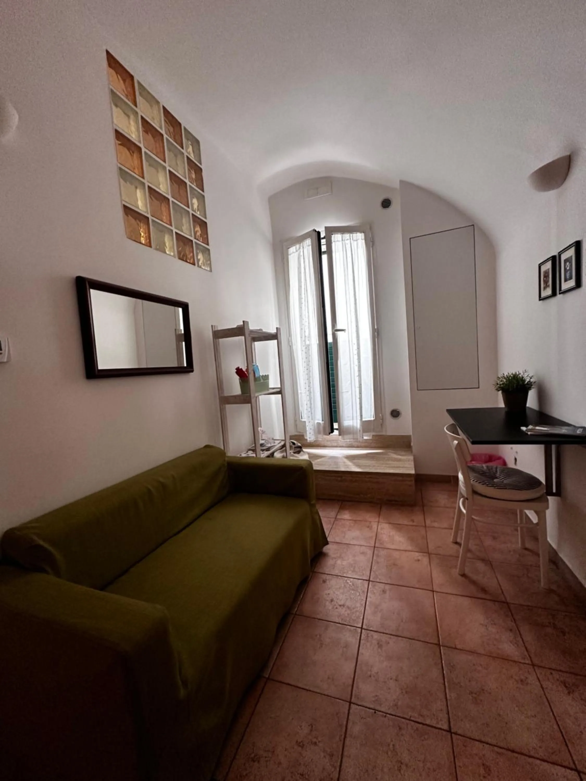 Seating area in La Torre e il Mare Rooms by STHEY