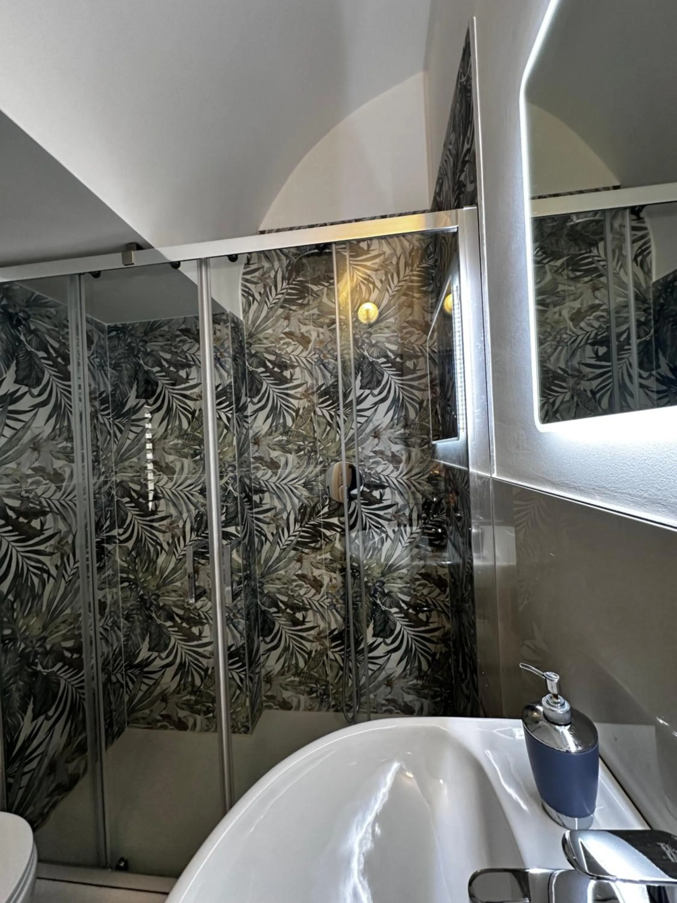 Shower in La Torre e il Mare Rooms by STHEY