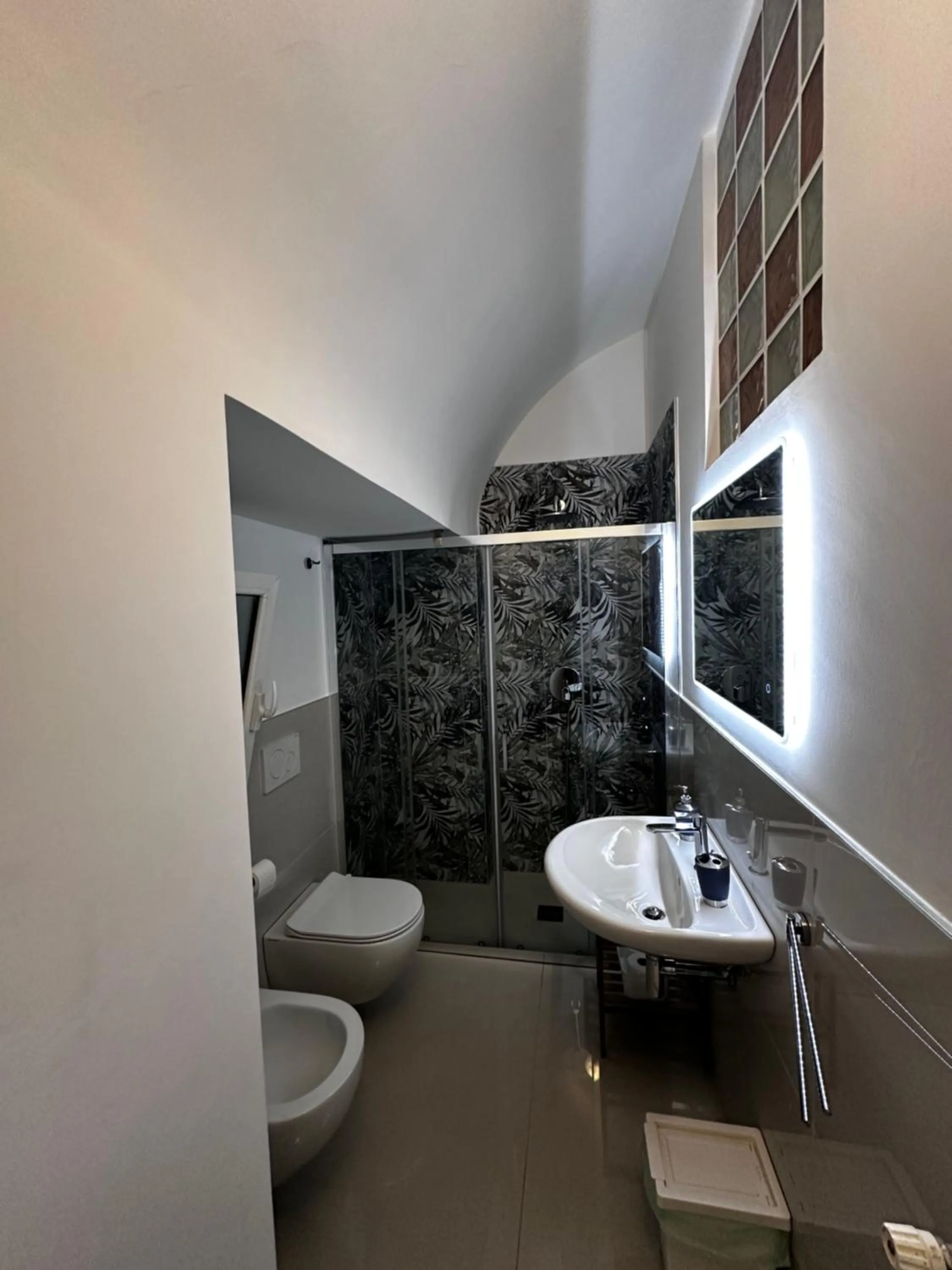 Shower in La Torre e il Mare Rooms by STHEY