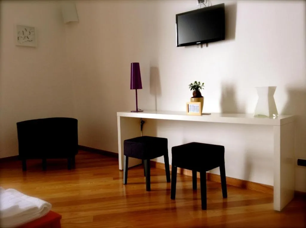 Seating area in La Torre e il Mare Rooms by STHEY