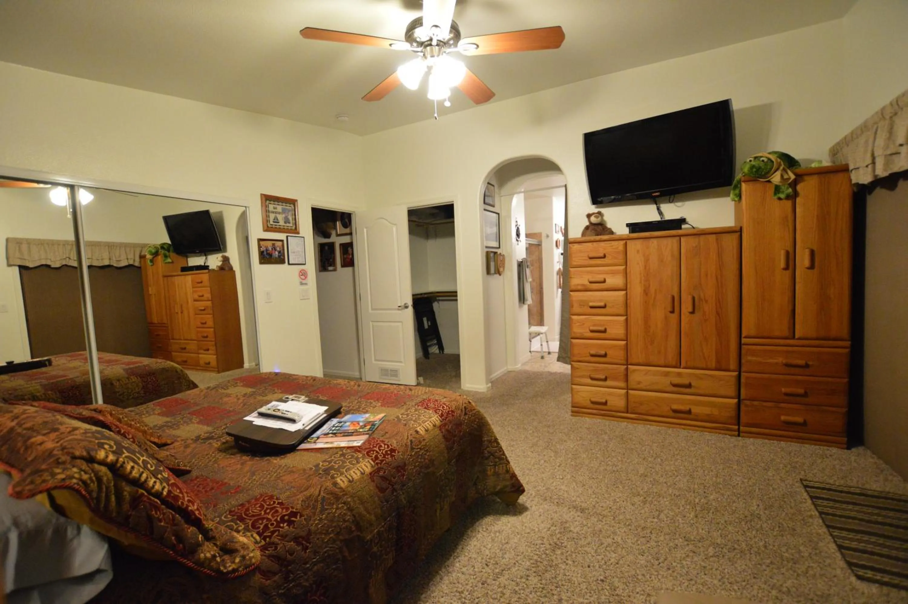 Bedroom in The Bear's Den B&B