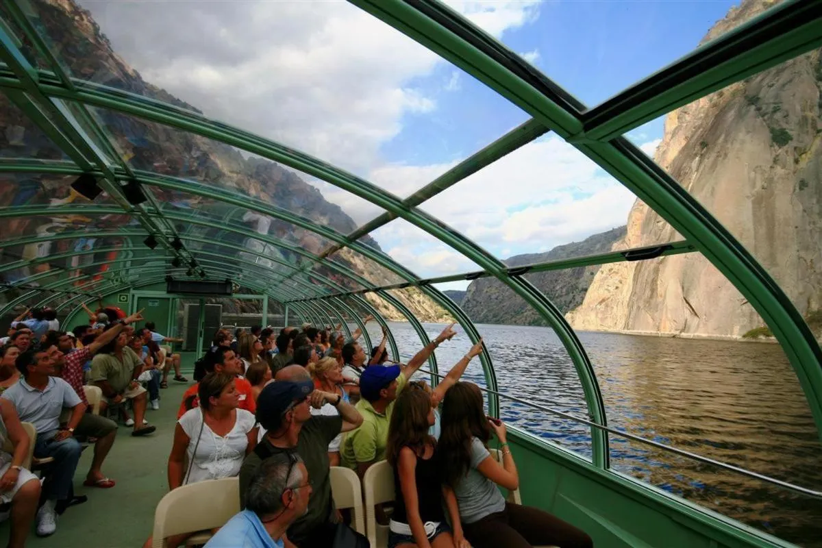 group of guests in Hotel Rural Corazón de las Arribes