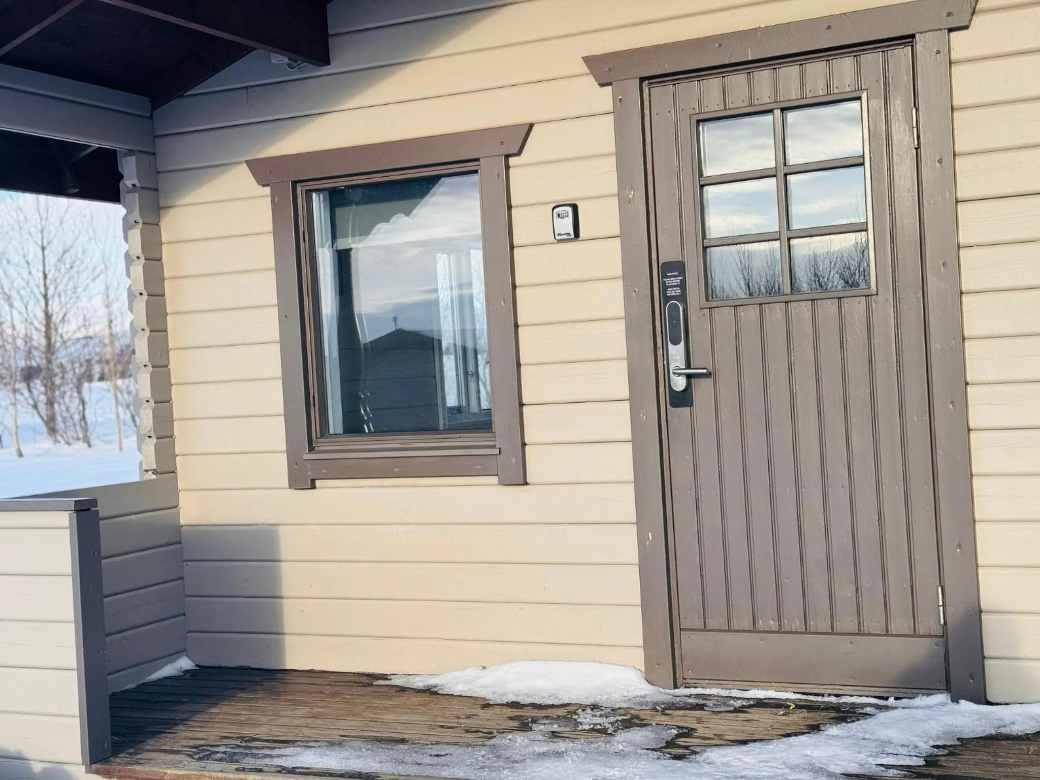 Property building in Hellisholar Cottages