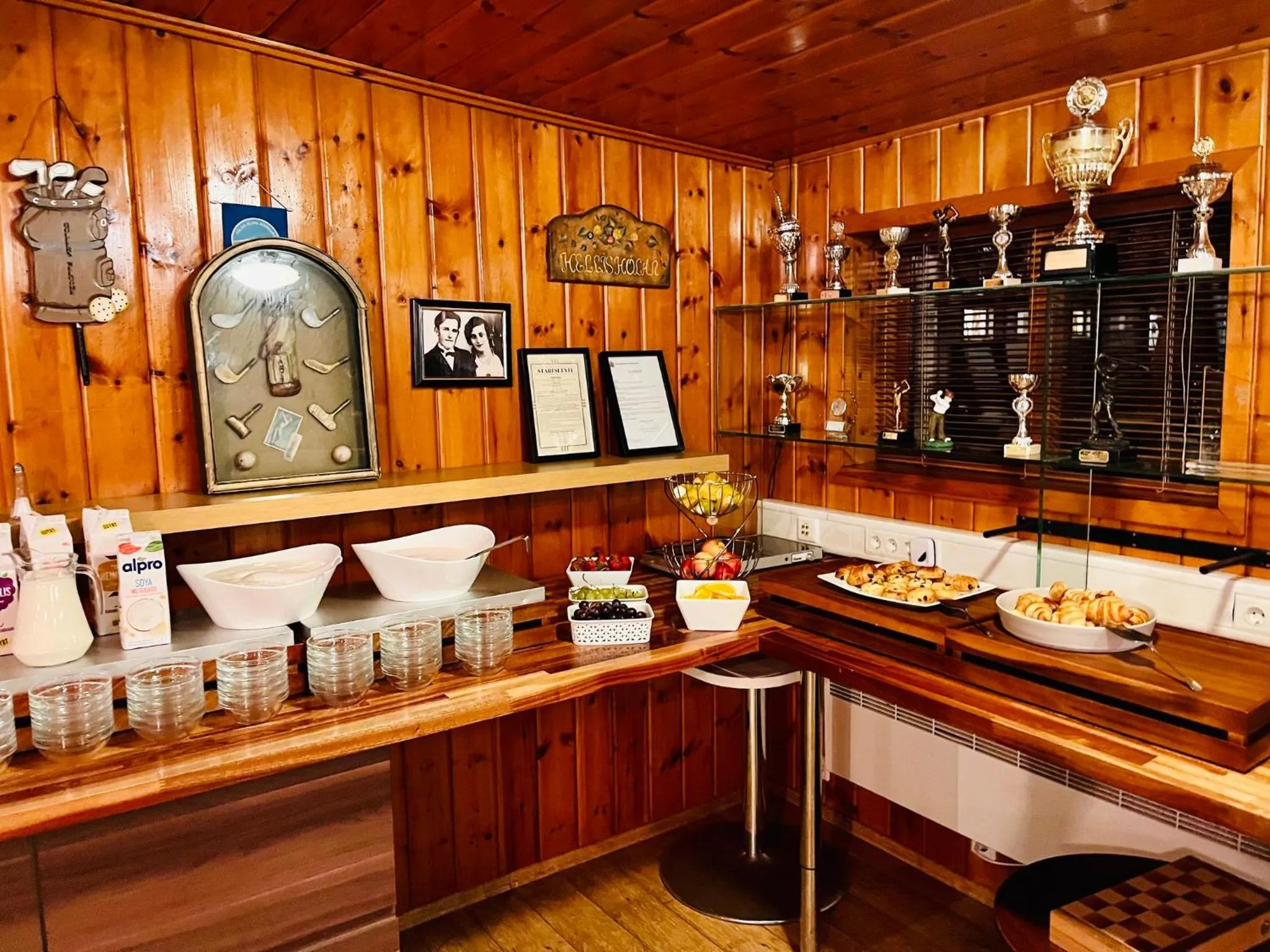 Breakfast in Hellisholar Cottages