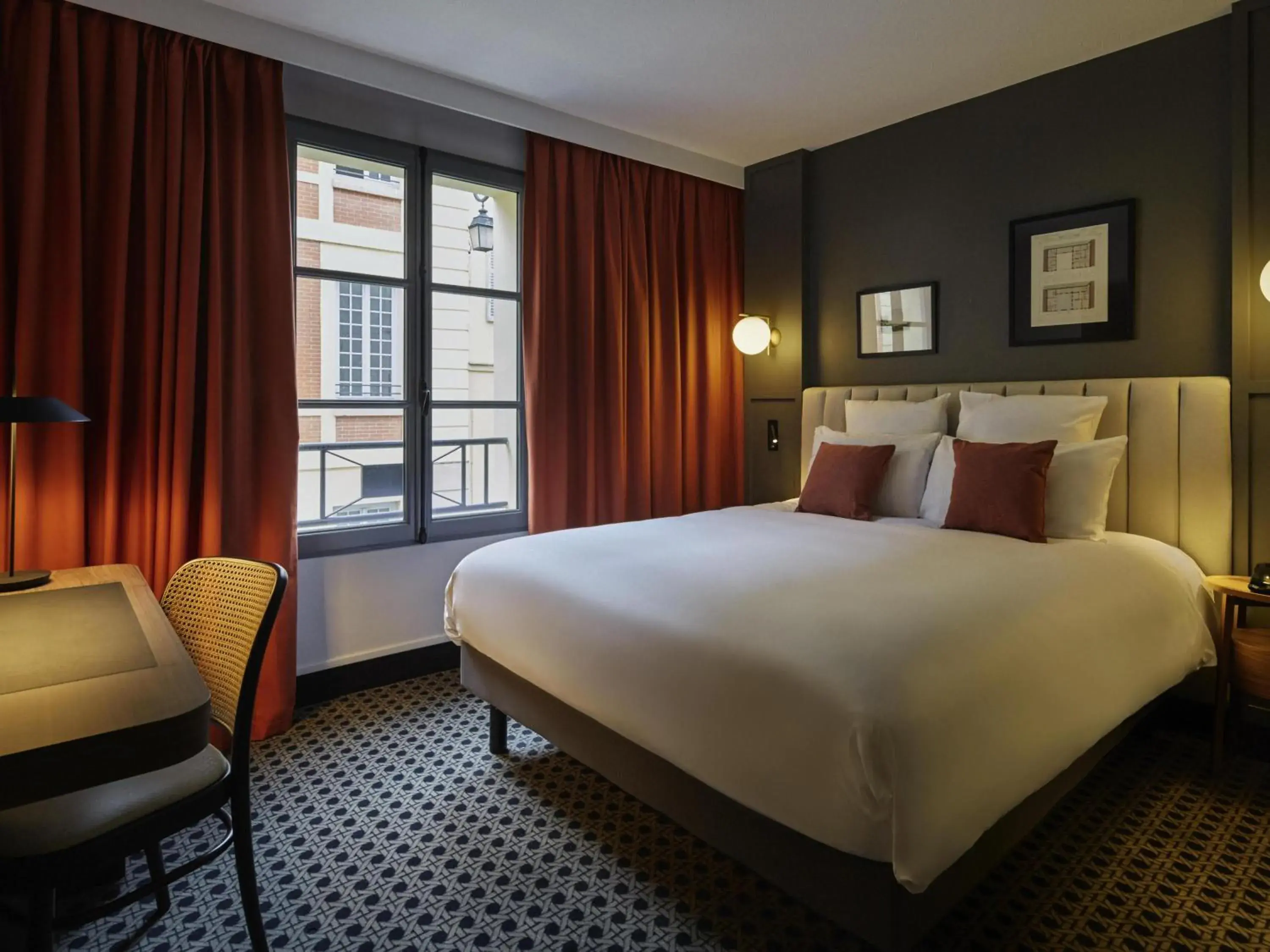 Classic Double Room in Mercure Versailles Chateau Classic Double Room in Mercure Versailles Chateau