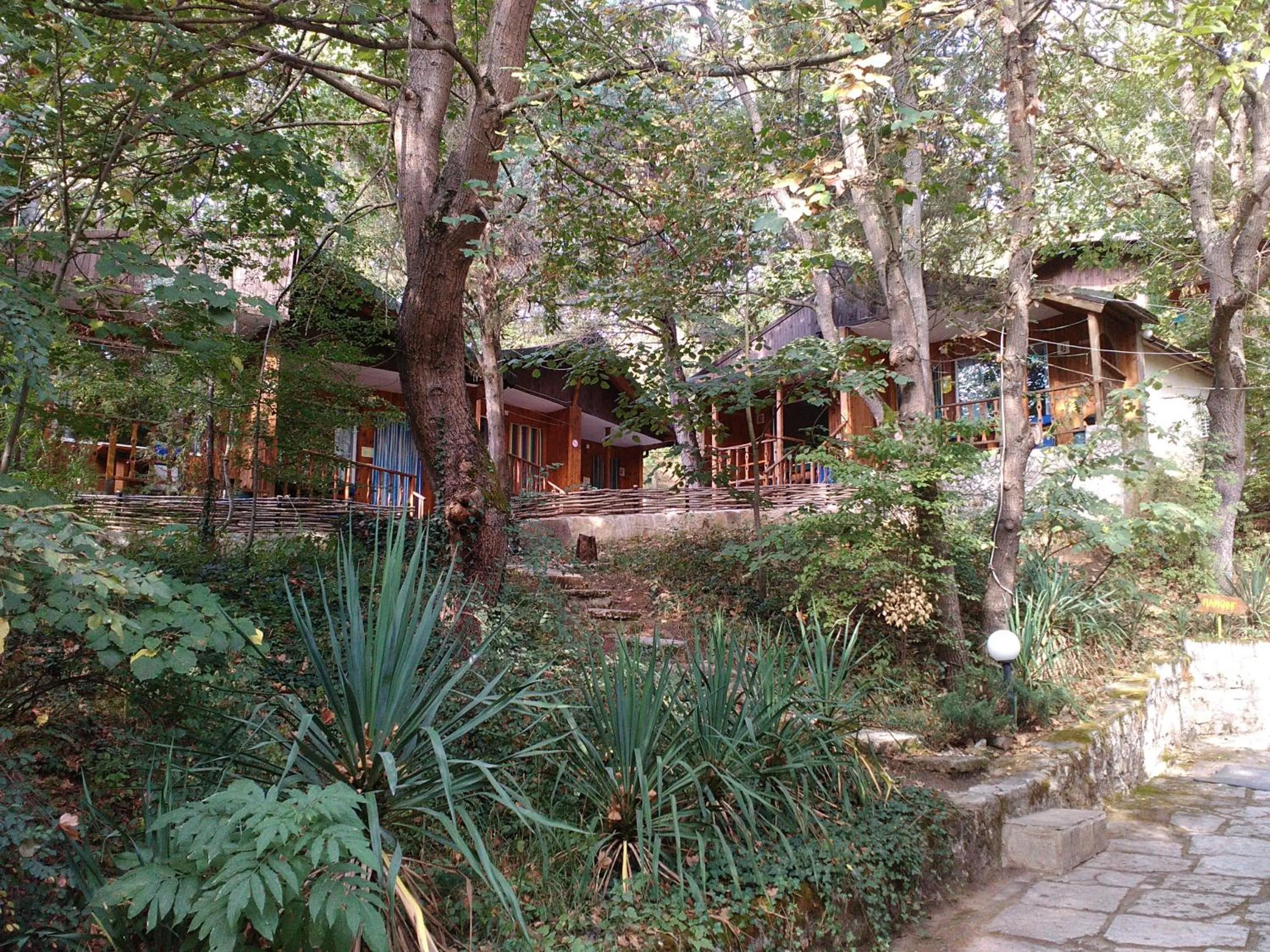 Garden in Nimpha Bungalows