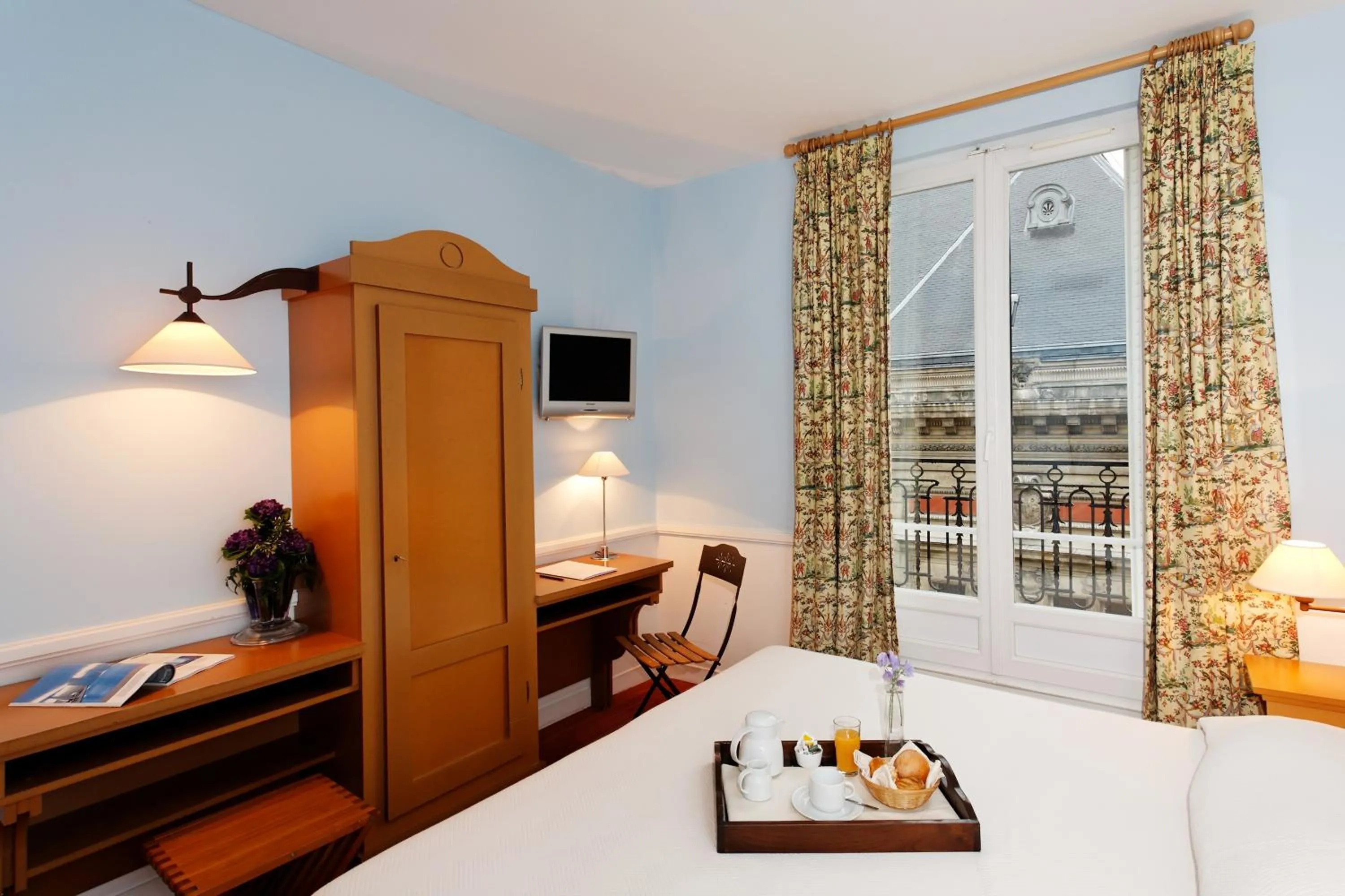 Photo of the whole room, Bed in Hotel La Manufacture