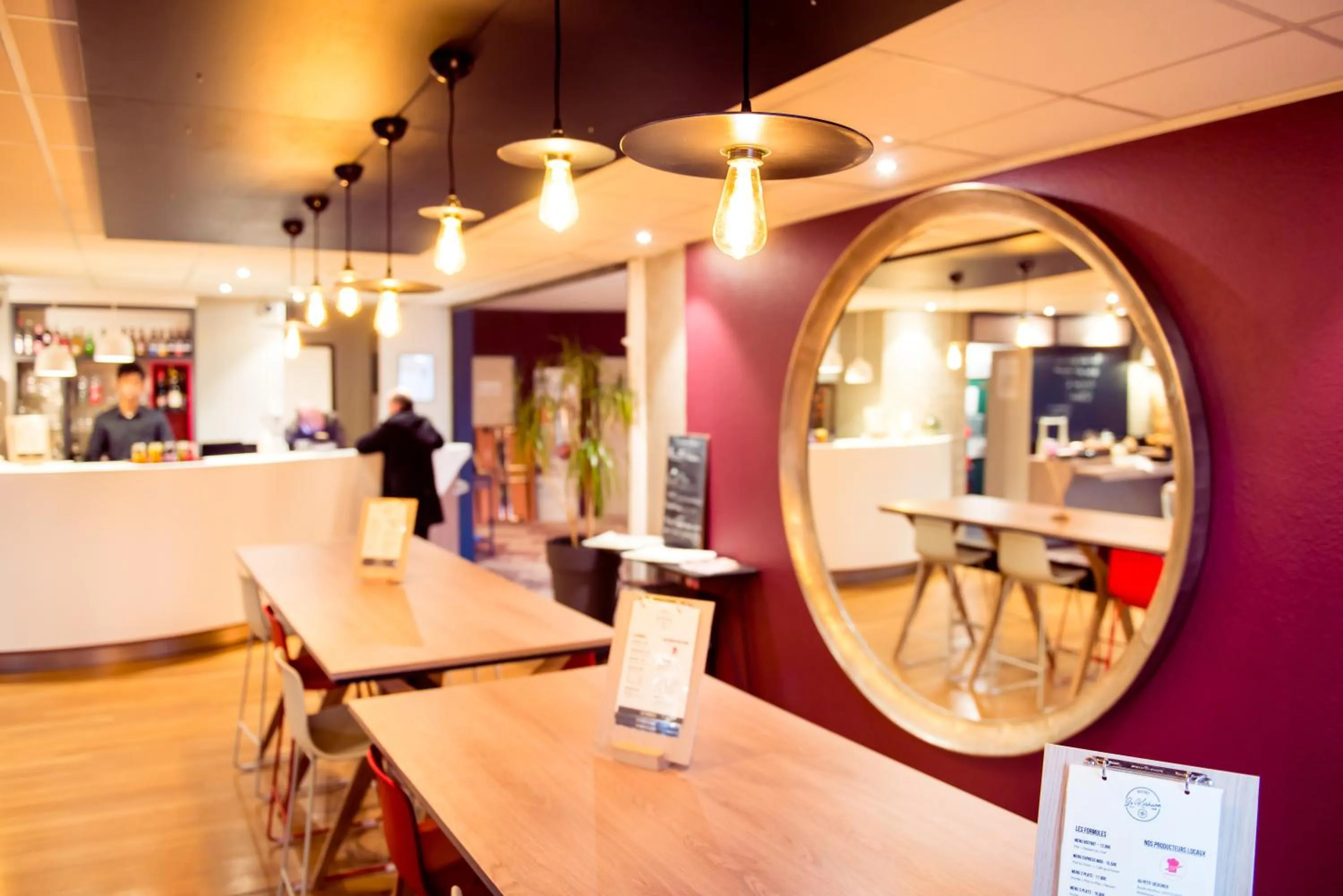 Seating area in Brit Hotel Brest Le Relecq Kerhuon