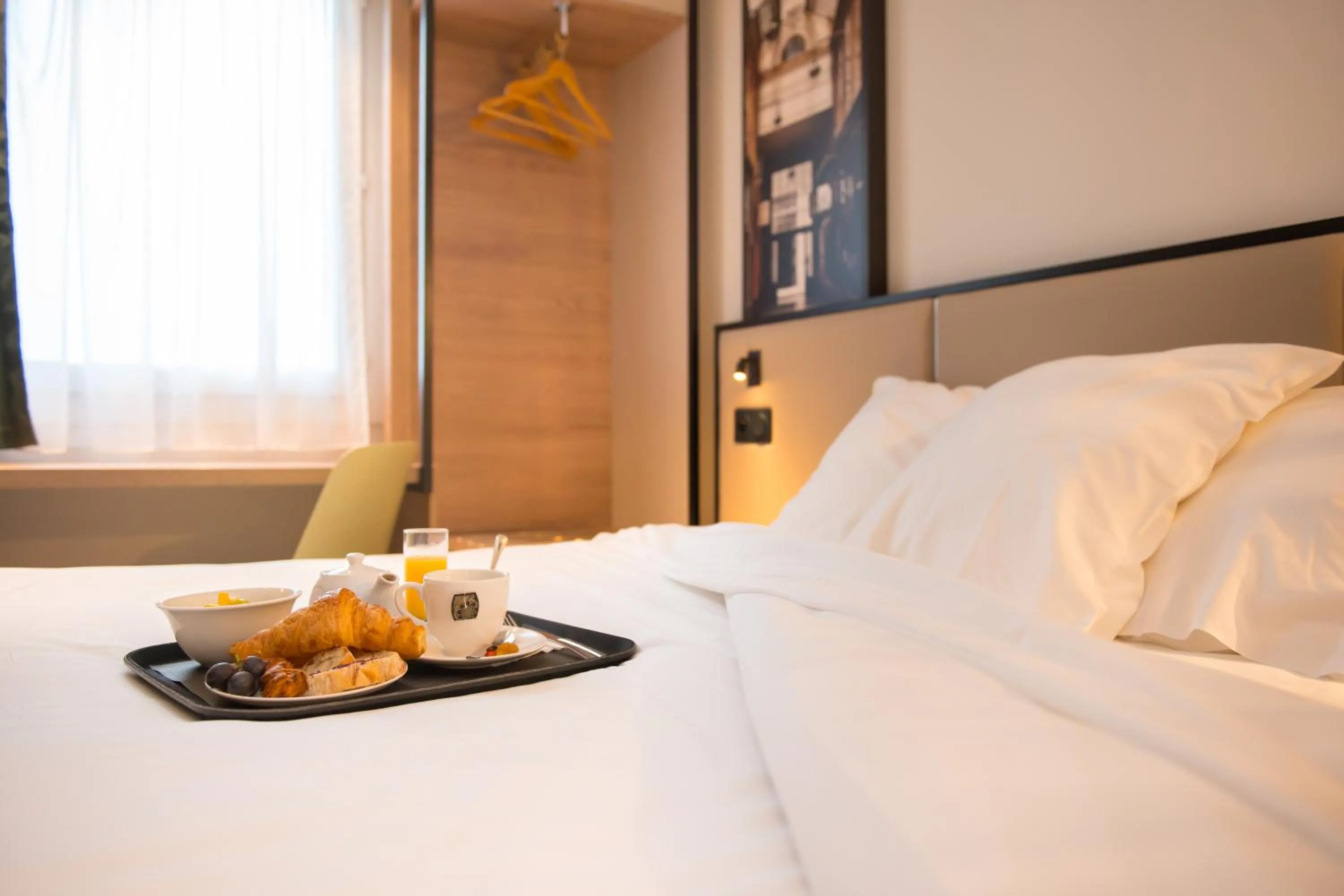 Bedroom, Bed in Brit Hotel Brest Le Relecq Kerhuon