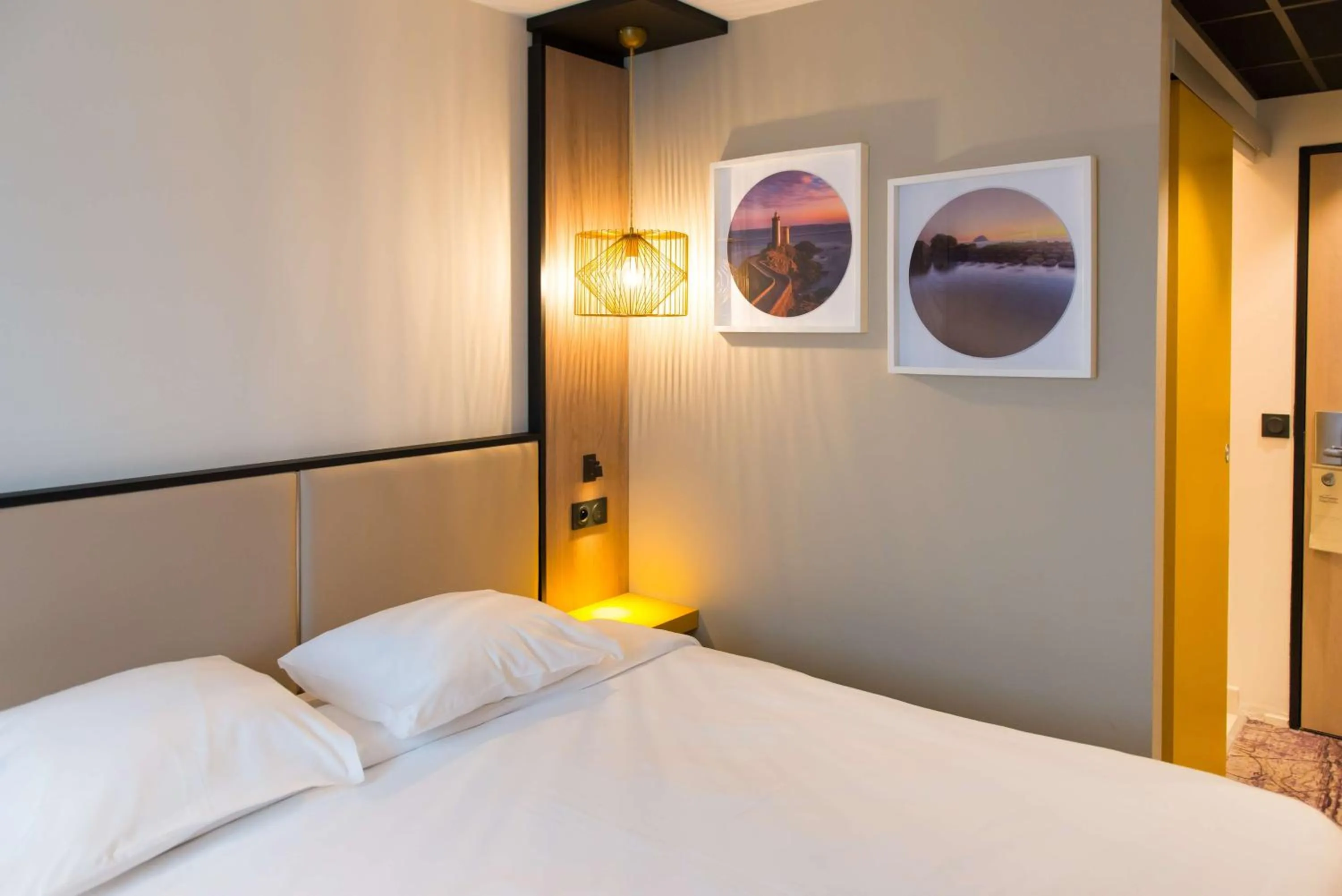 Bedroom, Bed in Brit Hotel Brest Le Relecq Kerhuon