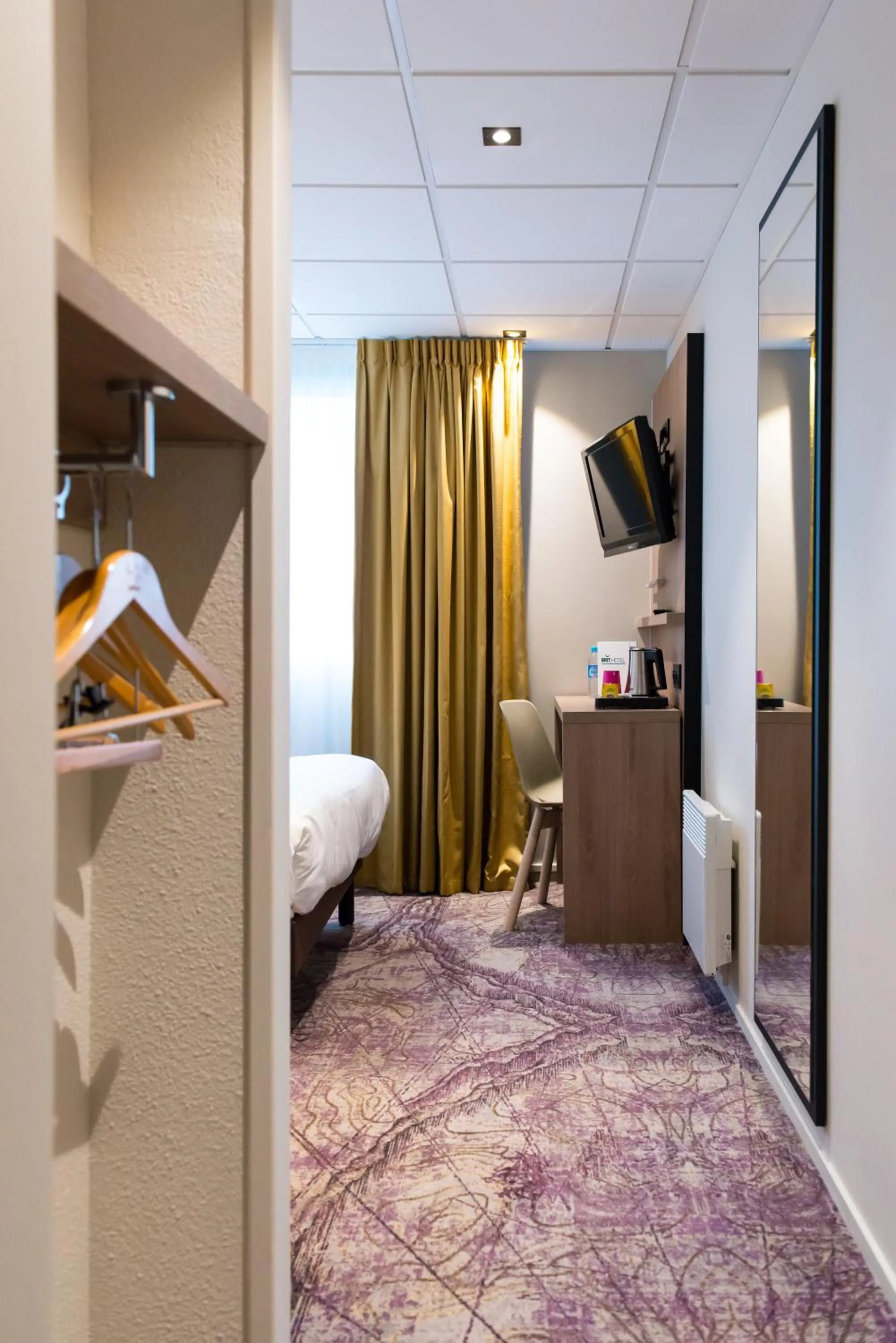 Bedroom, Bed in Brit Hotel Brest Le Relecq Kerhuon