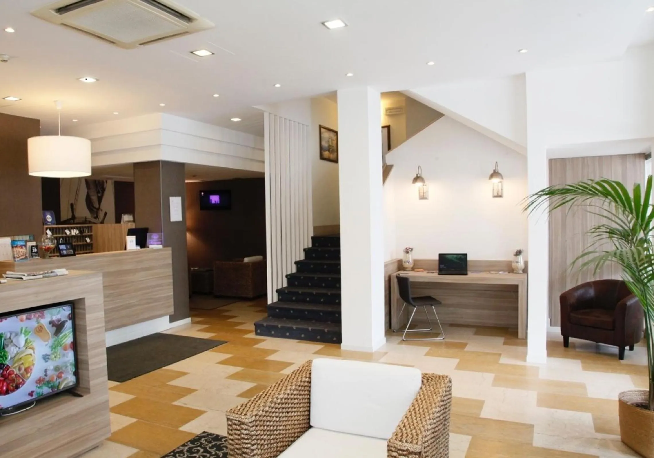 Lobby or reception in Hotel Majorca sul Mare in centro a Riccione con Area Fitness
