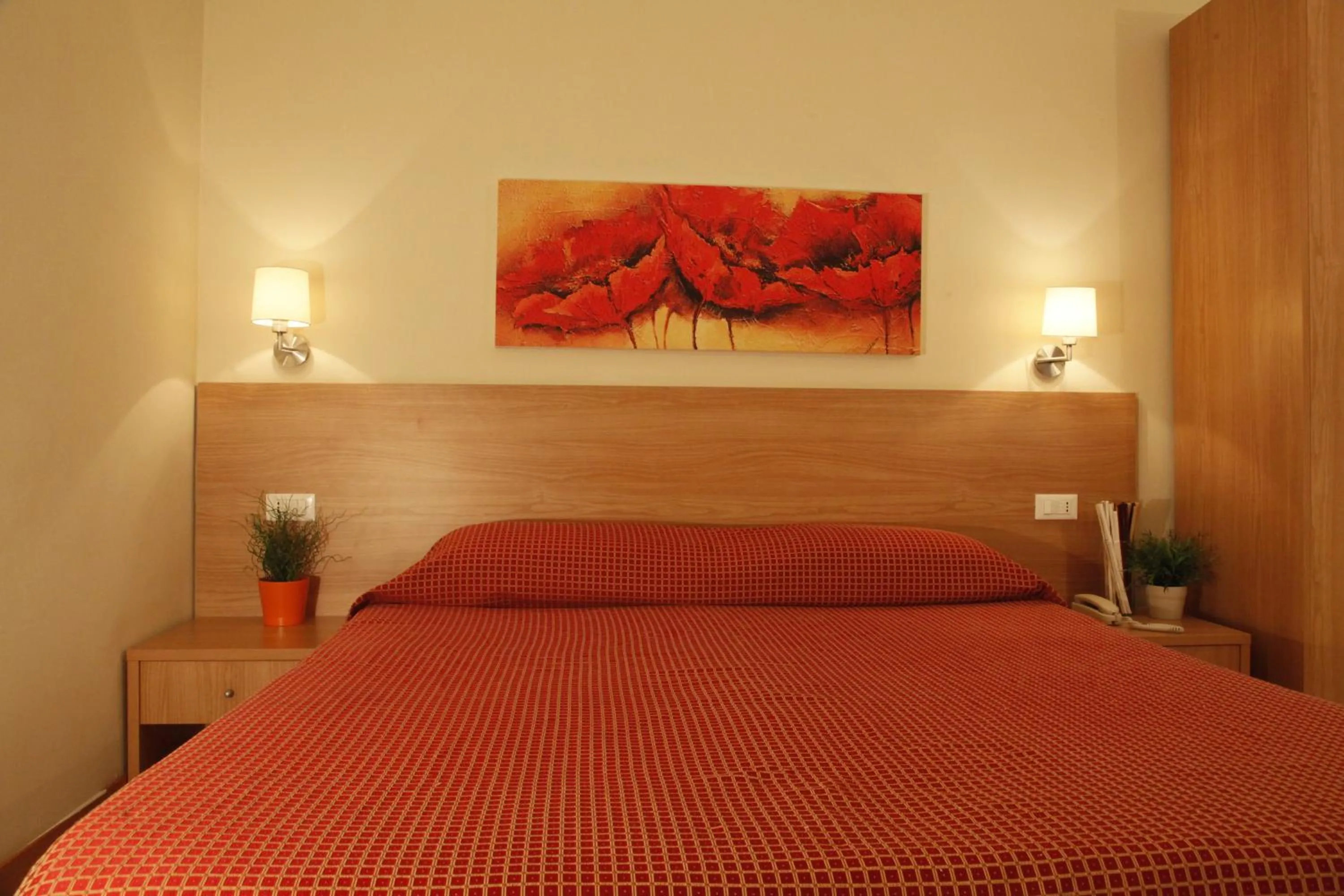 Bedroom, Bed in Hotel Majorca sul Mare in centro a Riccione con Area Fitness