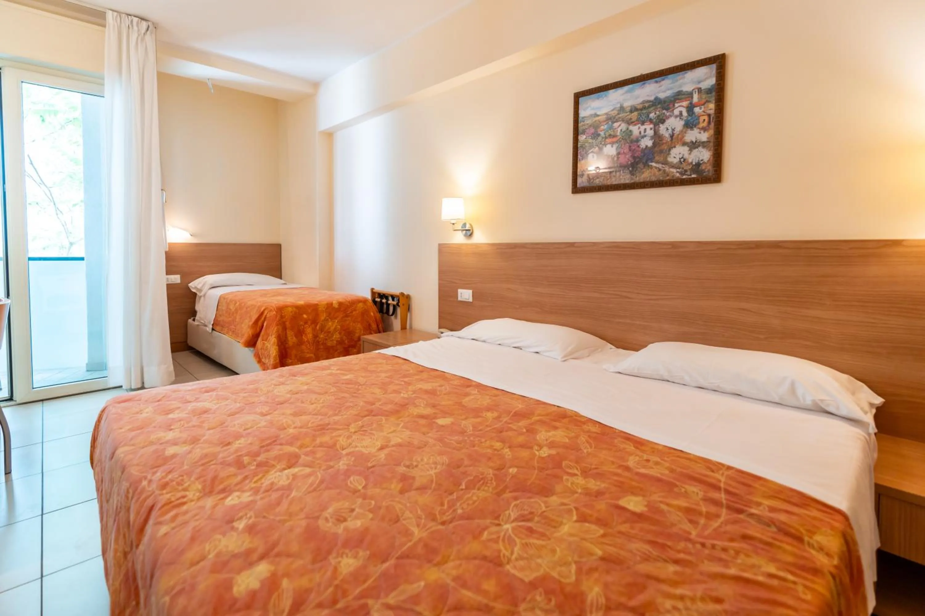 Bedroom, Bed in Hotel Majorca sul Mare in centro a Riccione con Area Fitness