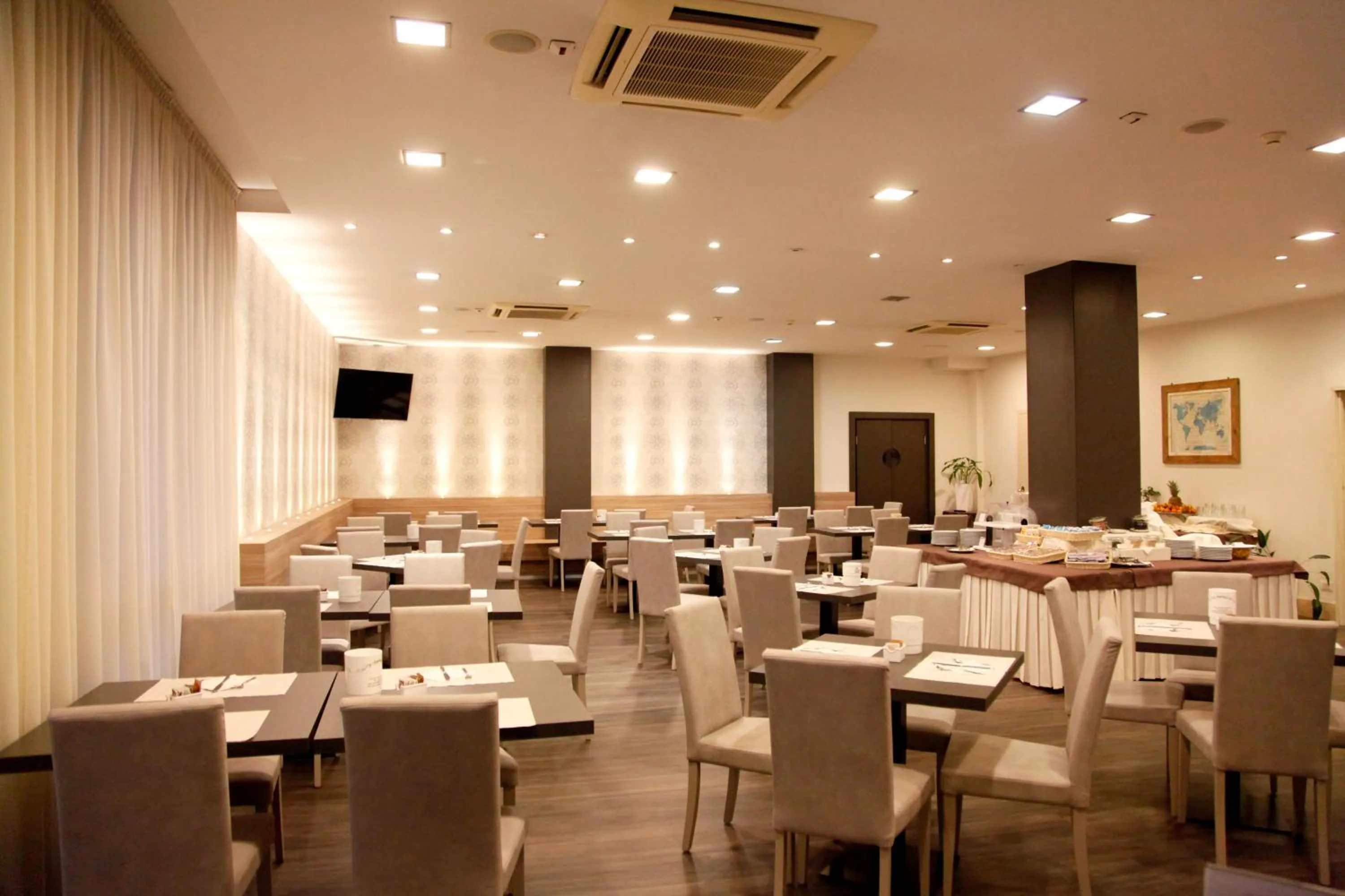 Continental breakfast in Hotel Majorca sul Mare in centro a Riccione con Area Fitness