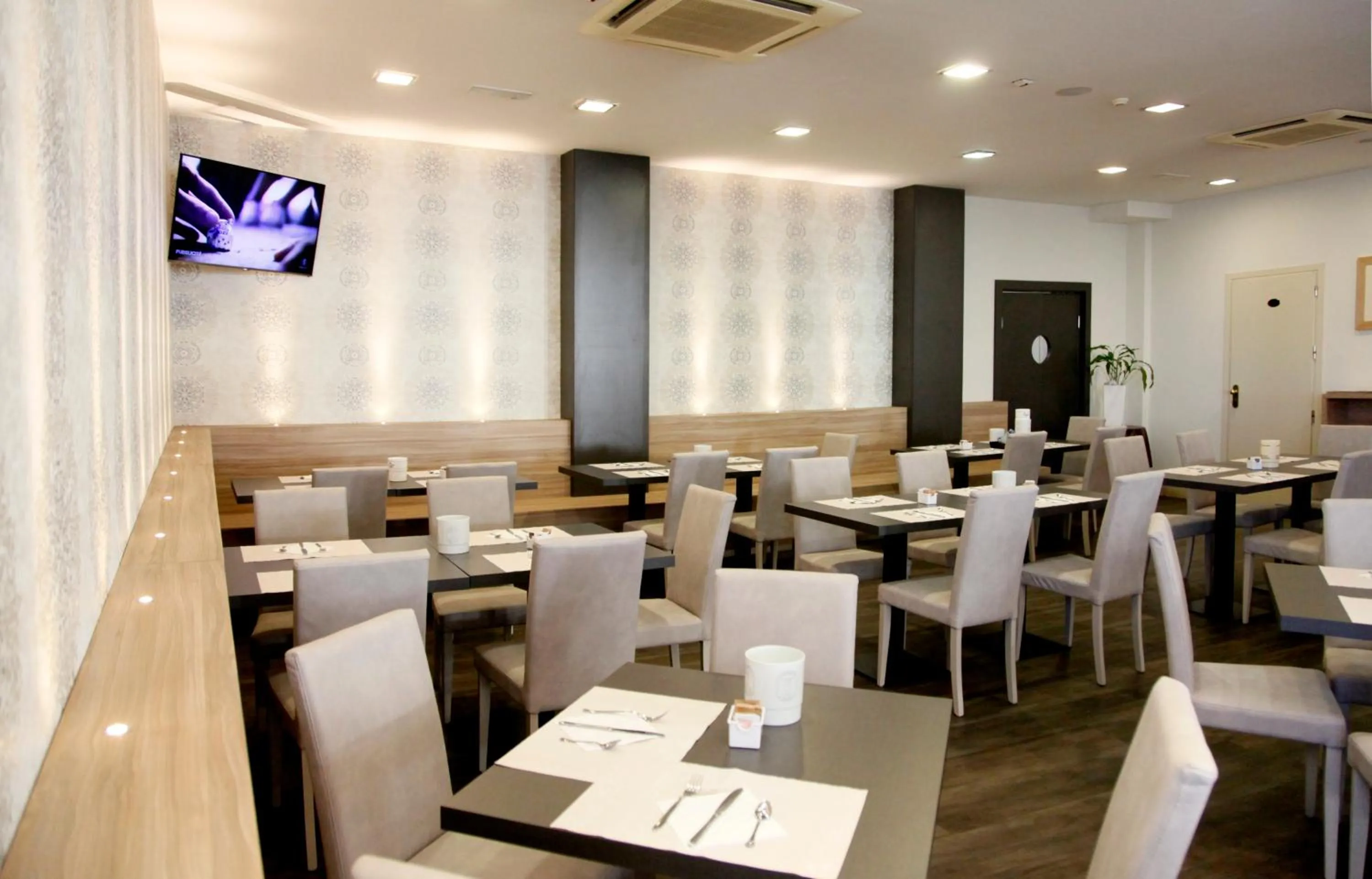 Restaurant/places to eat in Hotel Majorca sul Mare in centro a Riccione con Area Fitness