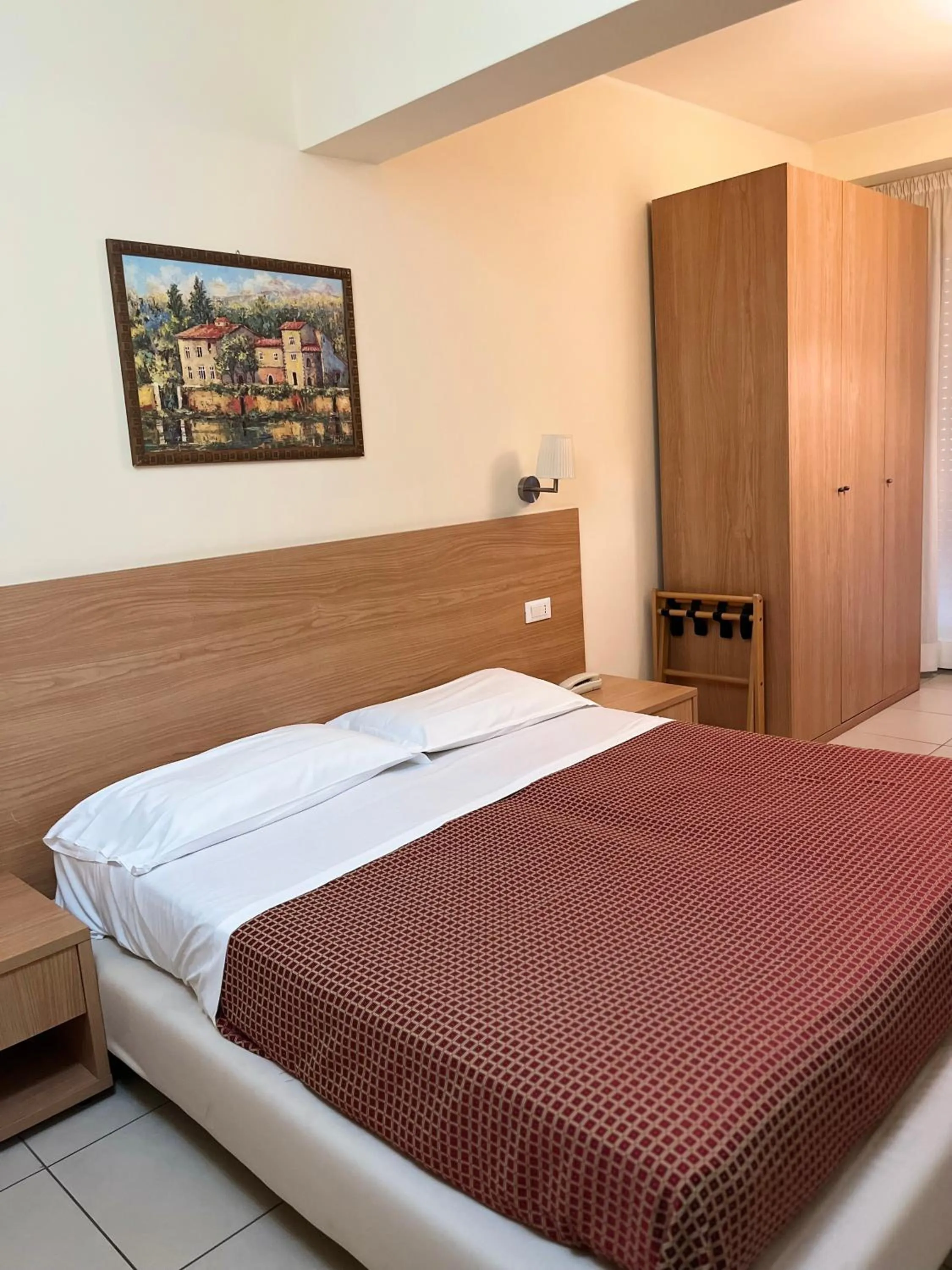 Bedroom, Bed in Hotel Majorca sul Mare in centro a Riccione con Area Fitness