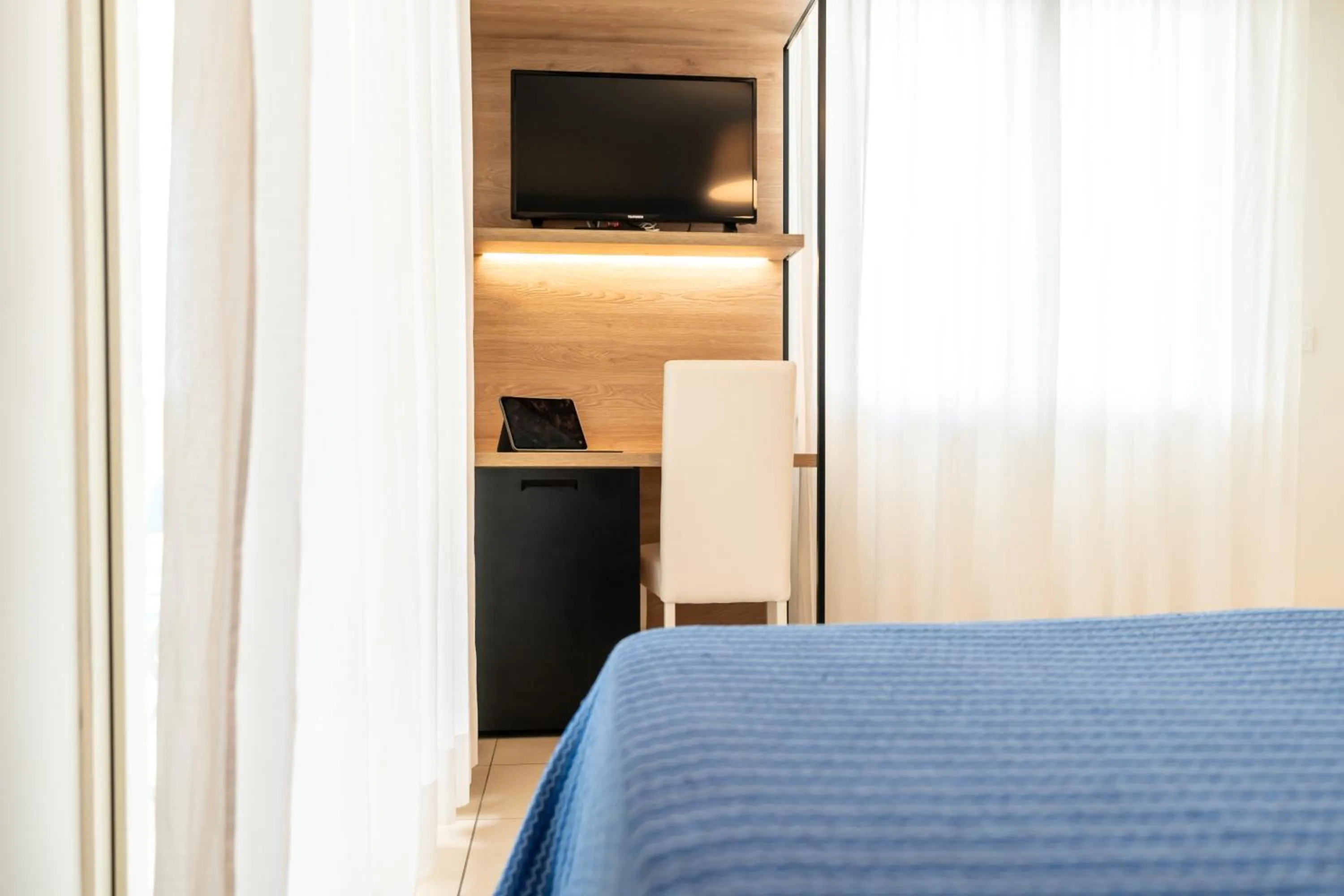 Bedroom, Bed in Hotel Majorca sul Mare in centro a Riccione con Area Fitness